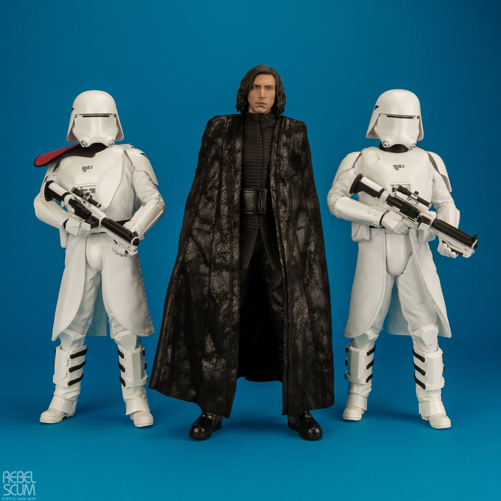 Kylo-Ren-MMS438-Star-Wars-The-Last-Jedi-Hot-Toys-032.jpg