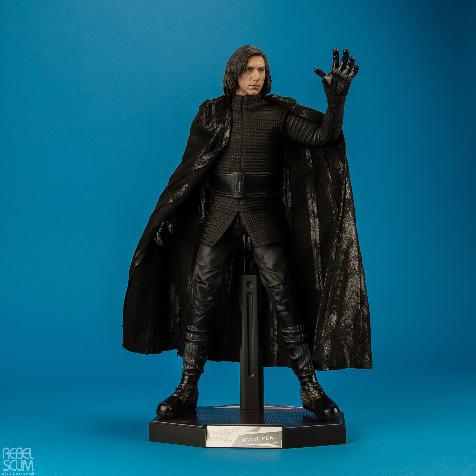 Kylo-Ren-MMS438-Star-Wars-The-Last-Jedi-Hot-Toys-034.jpg