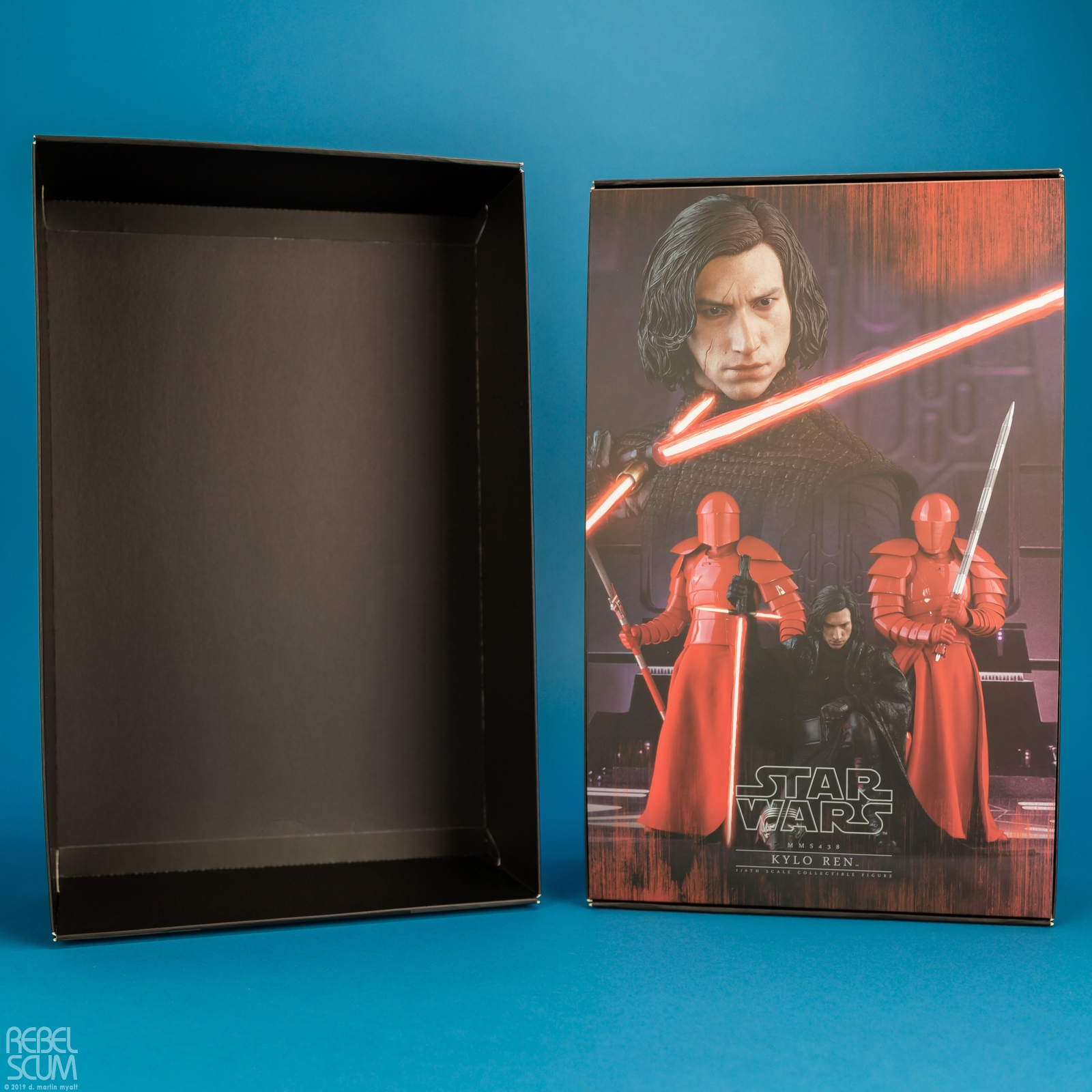 Kylo-Ren-MMS438-Star-Wars-The-Last-Jedi-Hot-Toys-041.jpg