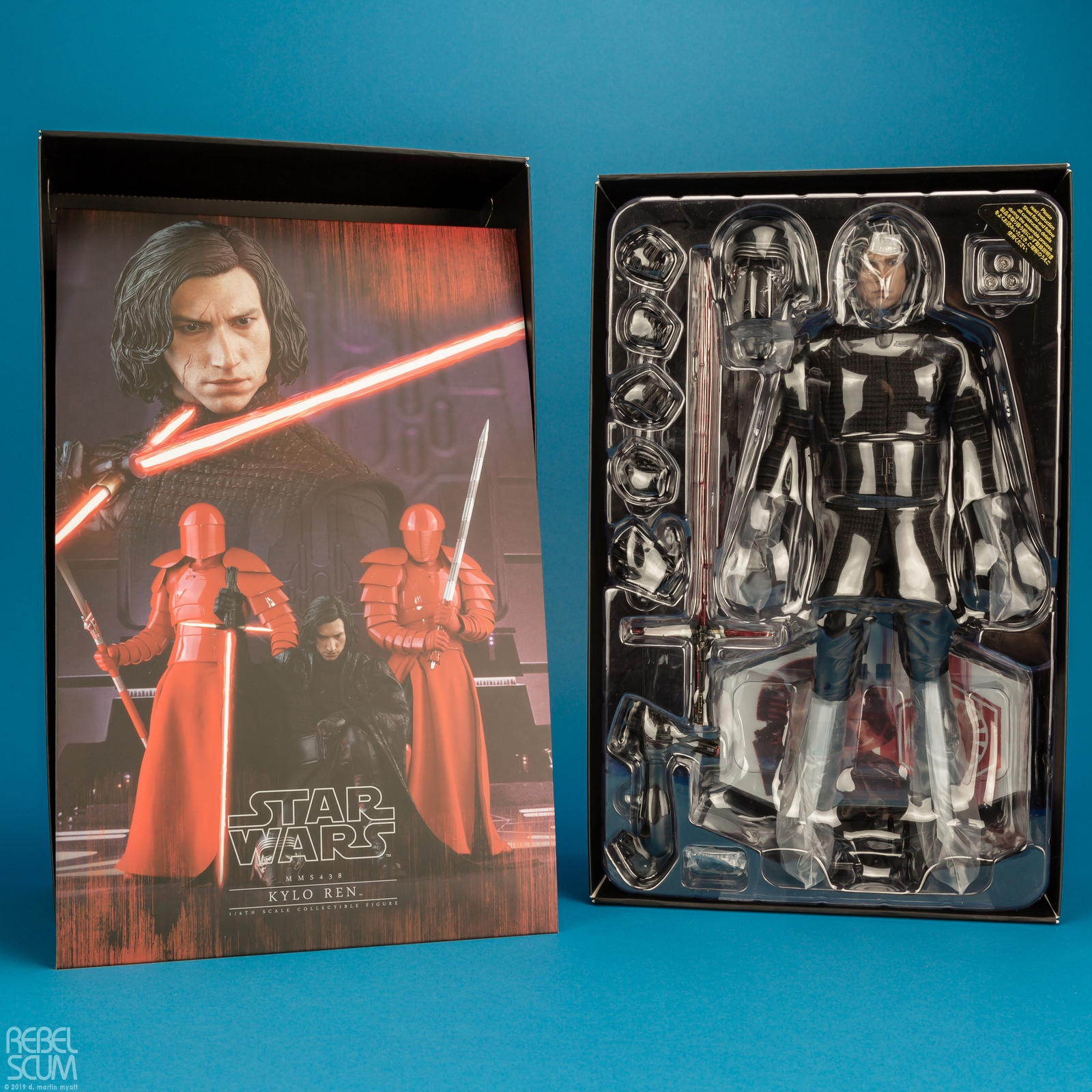 Kylo-Ren-MMS438-Star-Wars-The-Last-Jedi-Hot-Toys-042.jpg