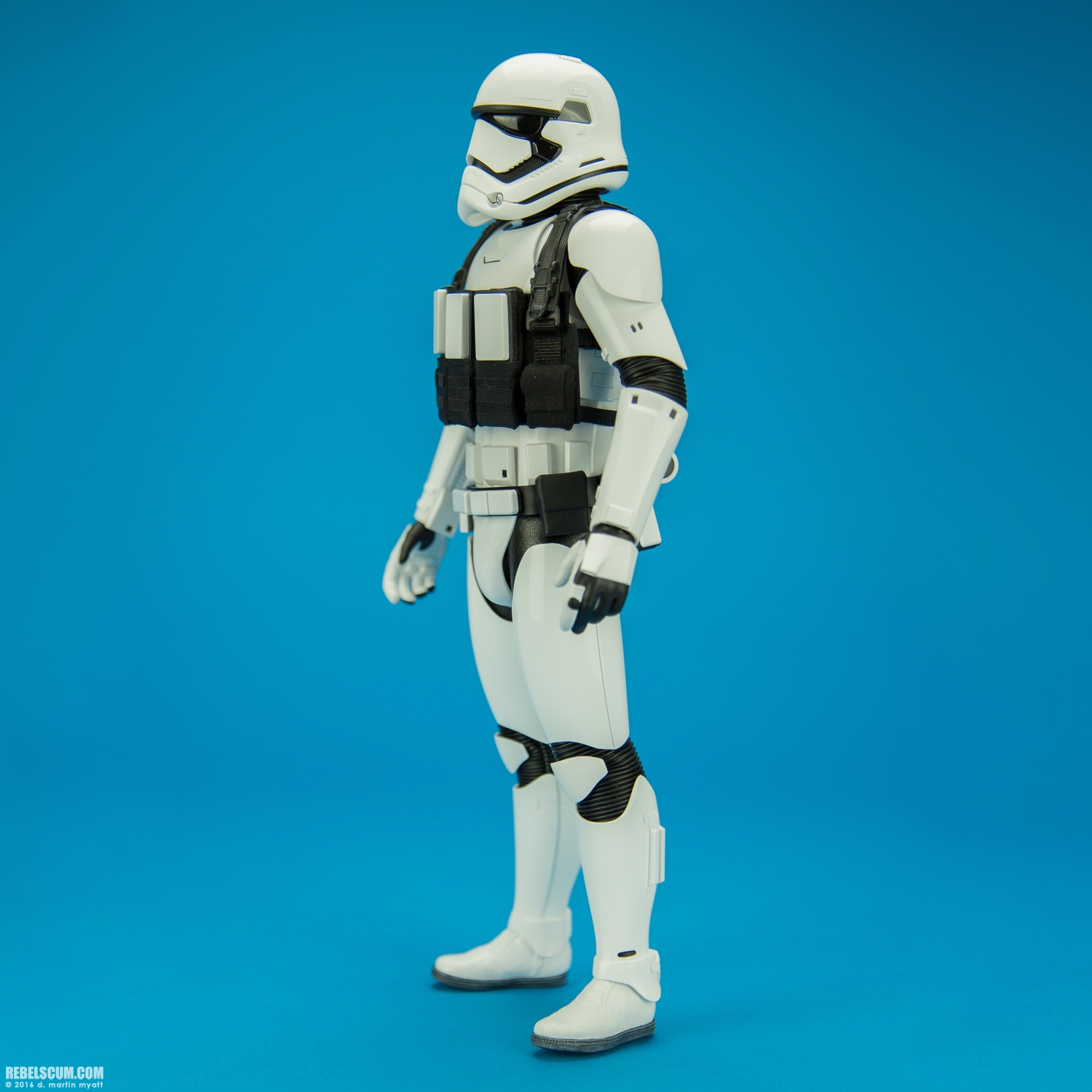 MMS319-First-Order-Stormtroopers-Star-Wars-Hot-Toys-003.jpg