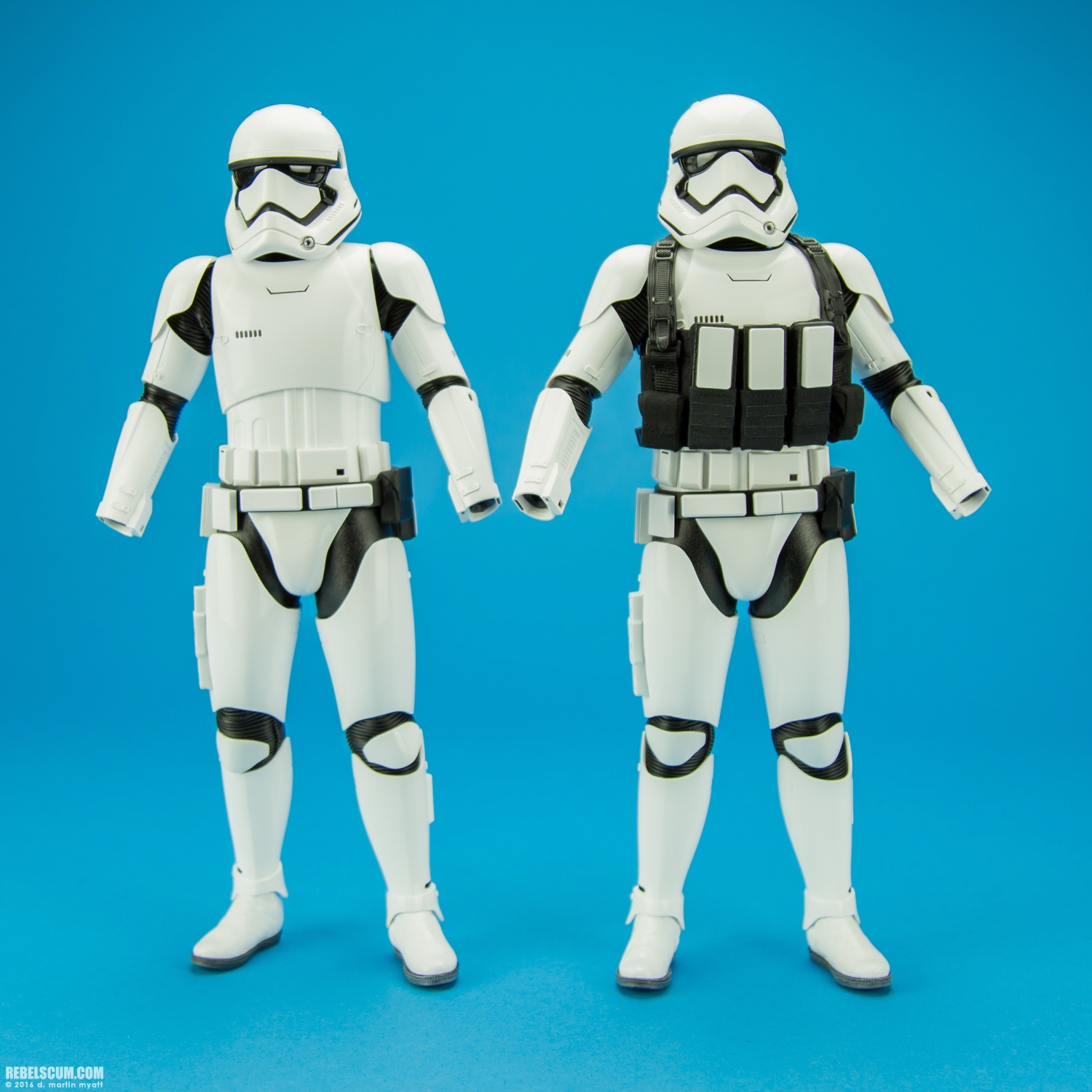 MMS319-First-Order-Stormtroopers-Star-Wars-Hot-Toys-009.jpg