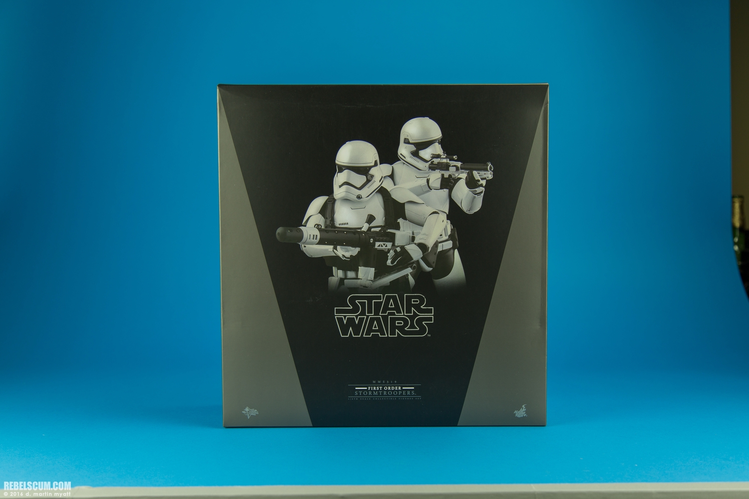 MMS319-First-Order-Stormtroopers-Star-Wars-Hot-Toys-028.jpg