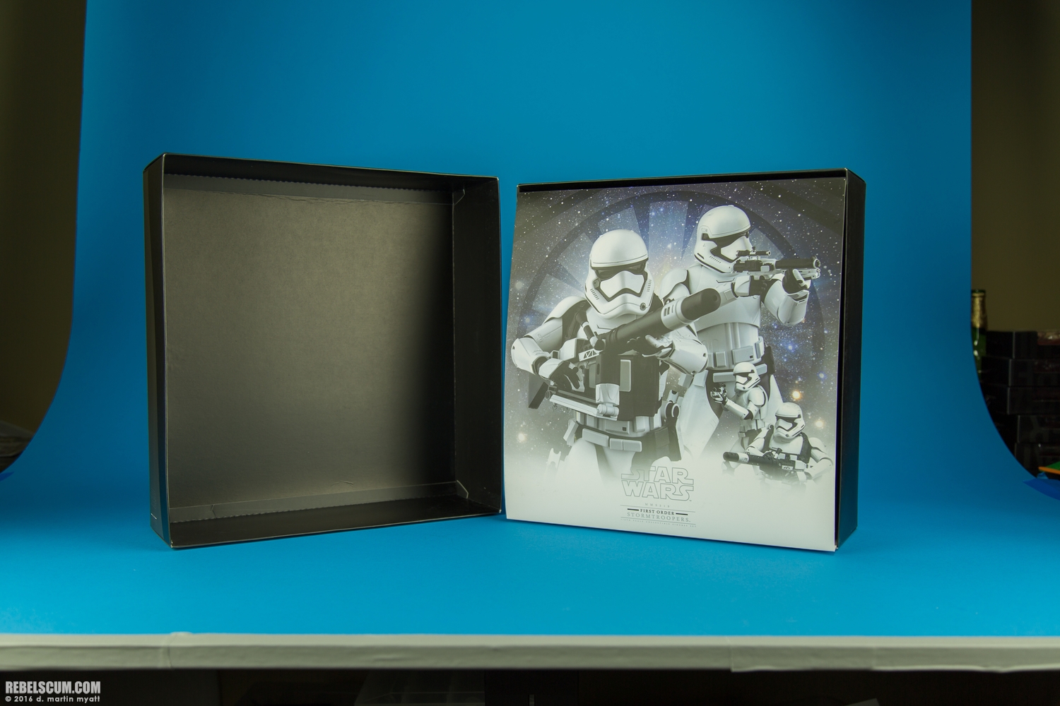 MMS319-First-Order-Stormtroopers-Star-Wars-Hot-Toys-032.jpg
