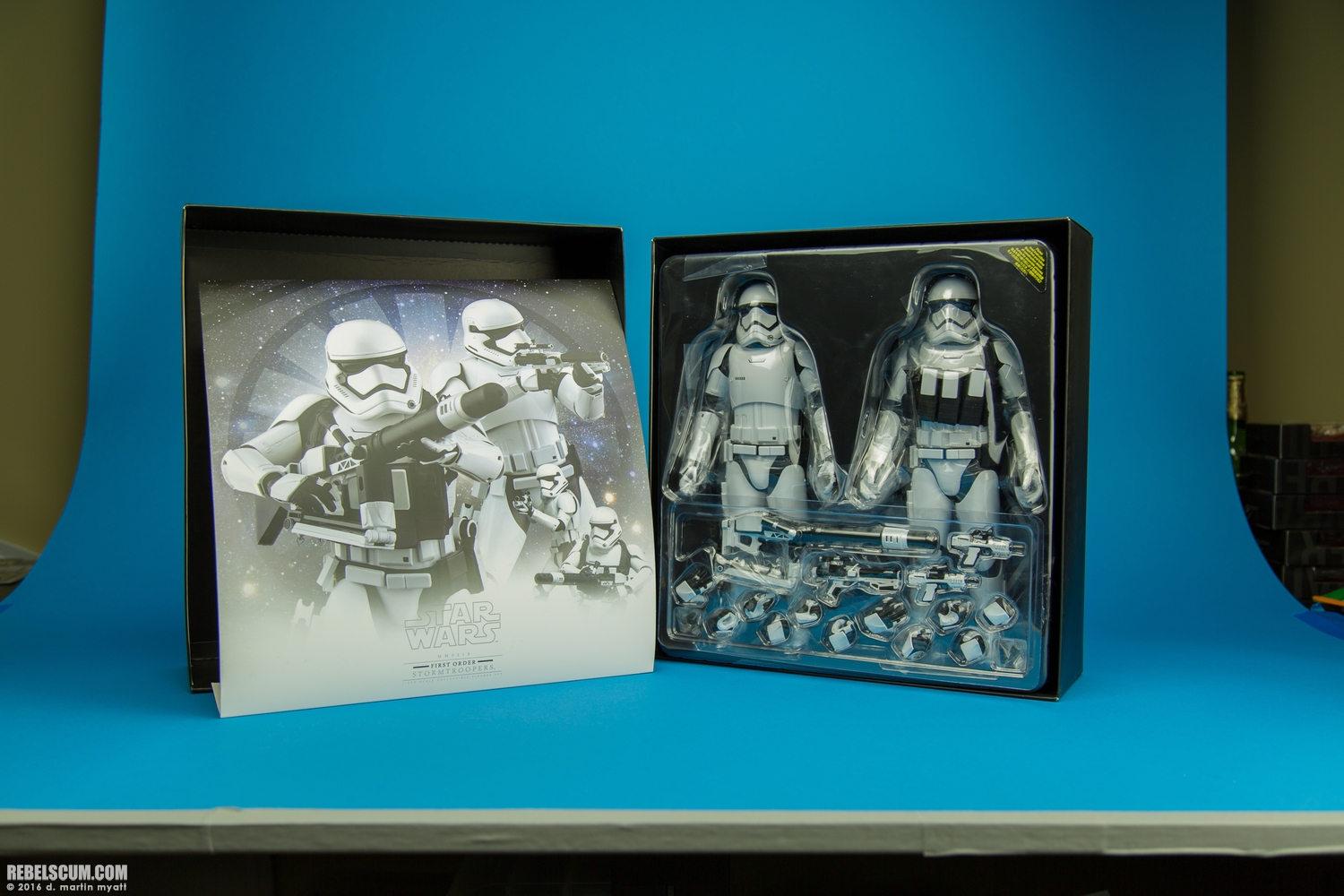MMS319-First-Order-Stormtroopers-Star-Wars-Hot-Toys-033.jpg