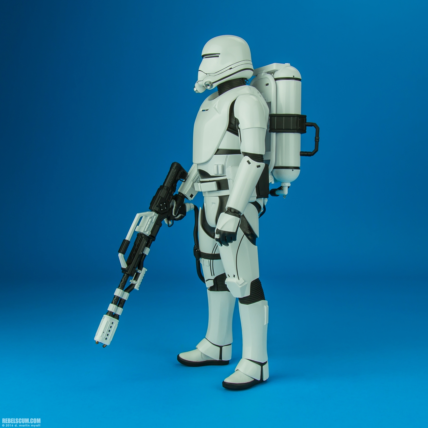 MMS326-First-Order-Flametrooper-The-Force-Awakens-Hot-Toys-003.jpg