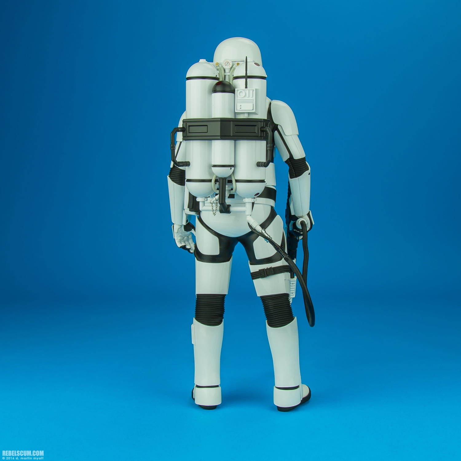 MMS326-First-Order-Flametrooper-The-Force-Awakens-Hot-Toys-004.jpg