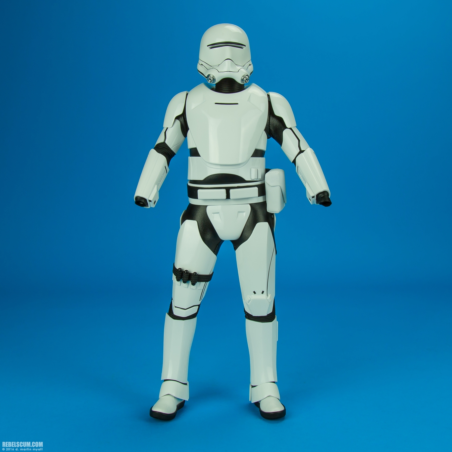 MMS326-First-Order-Flametrooper-The-Force-Awakens-Hot-Toys-006.jpg