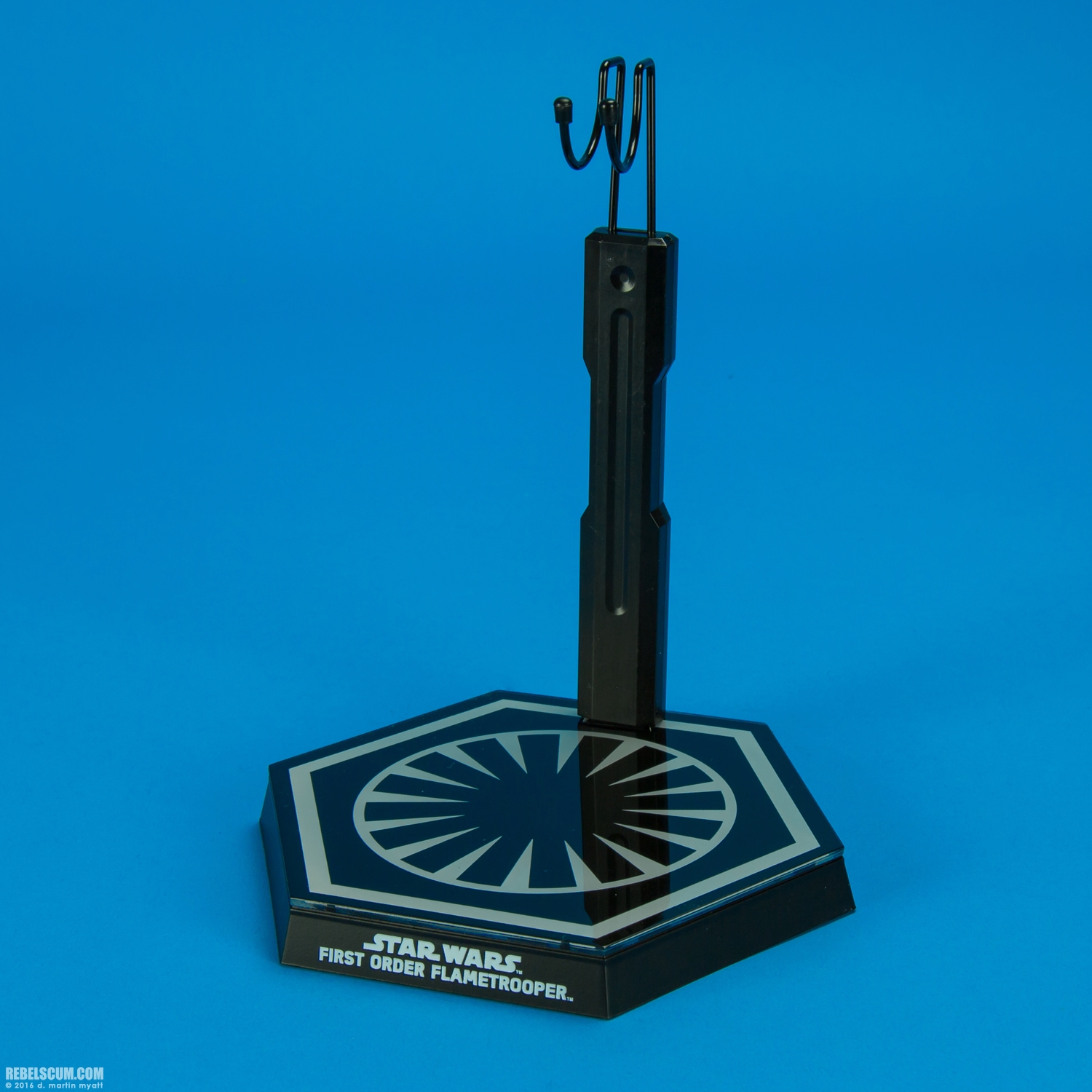MMS326-First-Order-Flametrooper-The-Force-Awakens-Hot-Toys-009.jpg