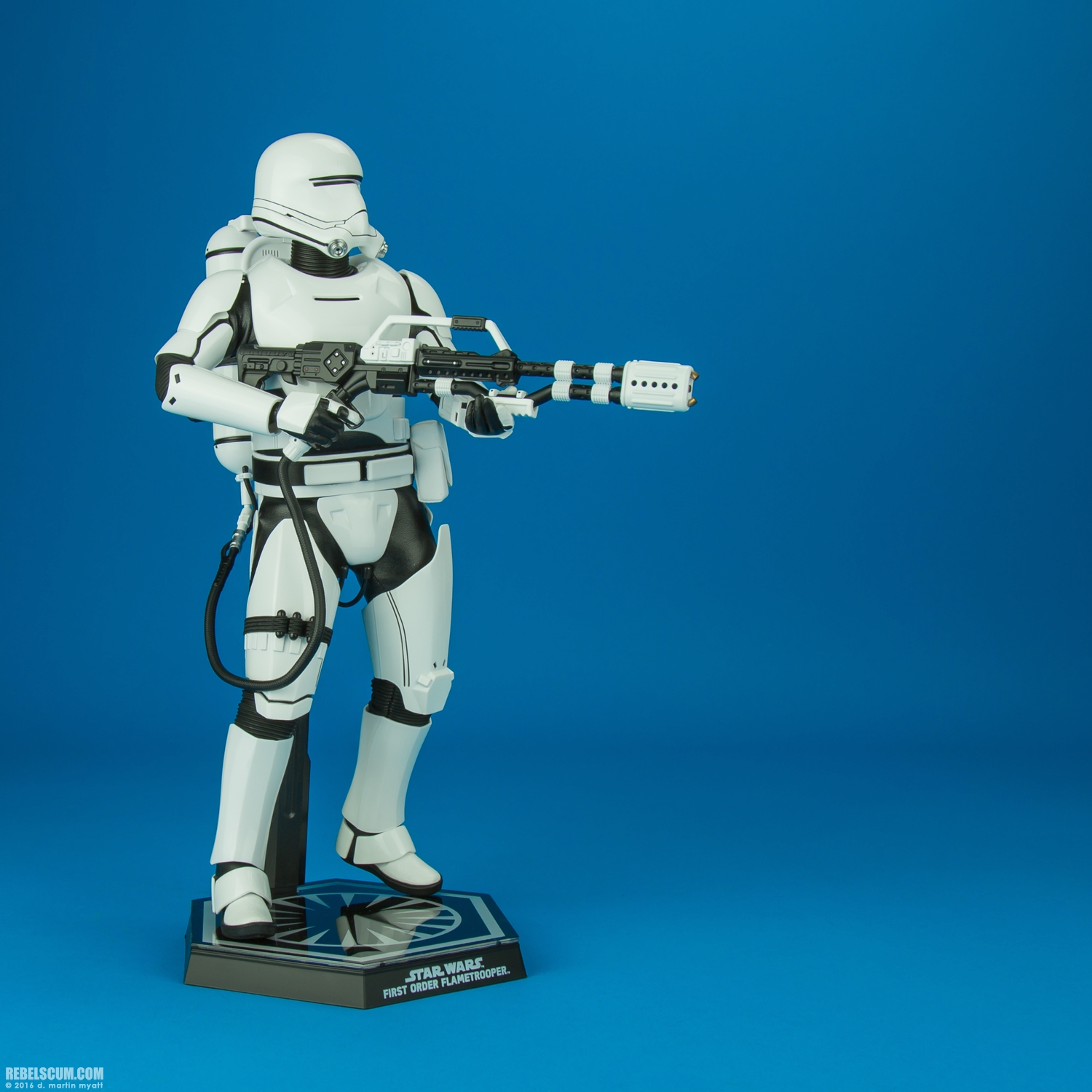 MMS326-First-Order-Flametrooper-The-Force-Awakens-Hot-Toys-012.jpg