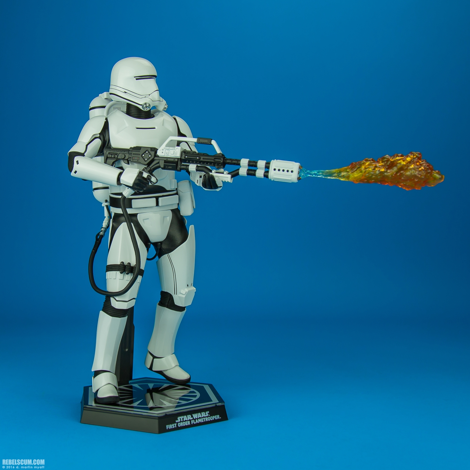 MMS326-First-Order-Flametrooper-The-Force-Awakens-Hot-Toys-013.jpg