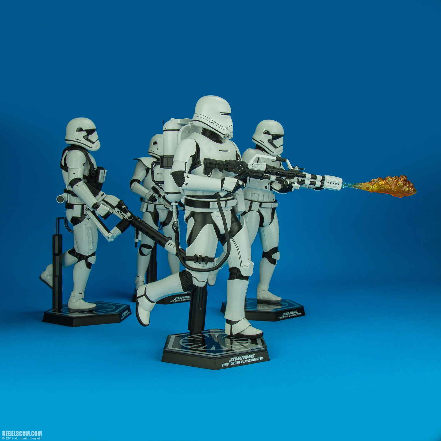 MMS326-First-Order-Flametrooper-The-Force-Awakens-Hot-Toys-014.jpg