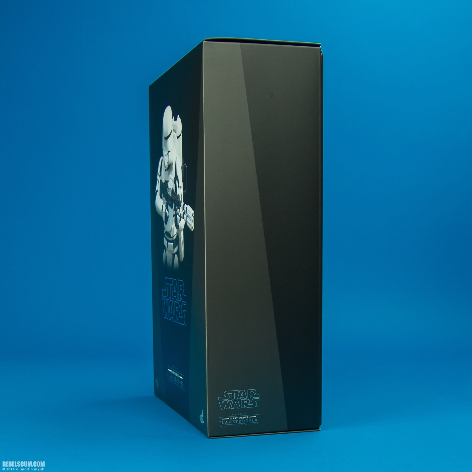 MMS326-First-Order-Flametrooper-The-Force-Awakens-Hot-Toys-017.jpg