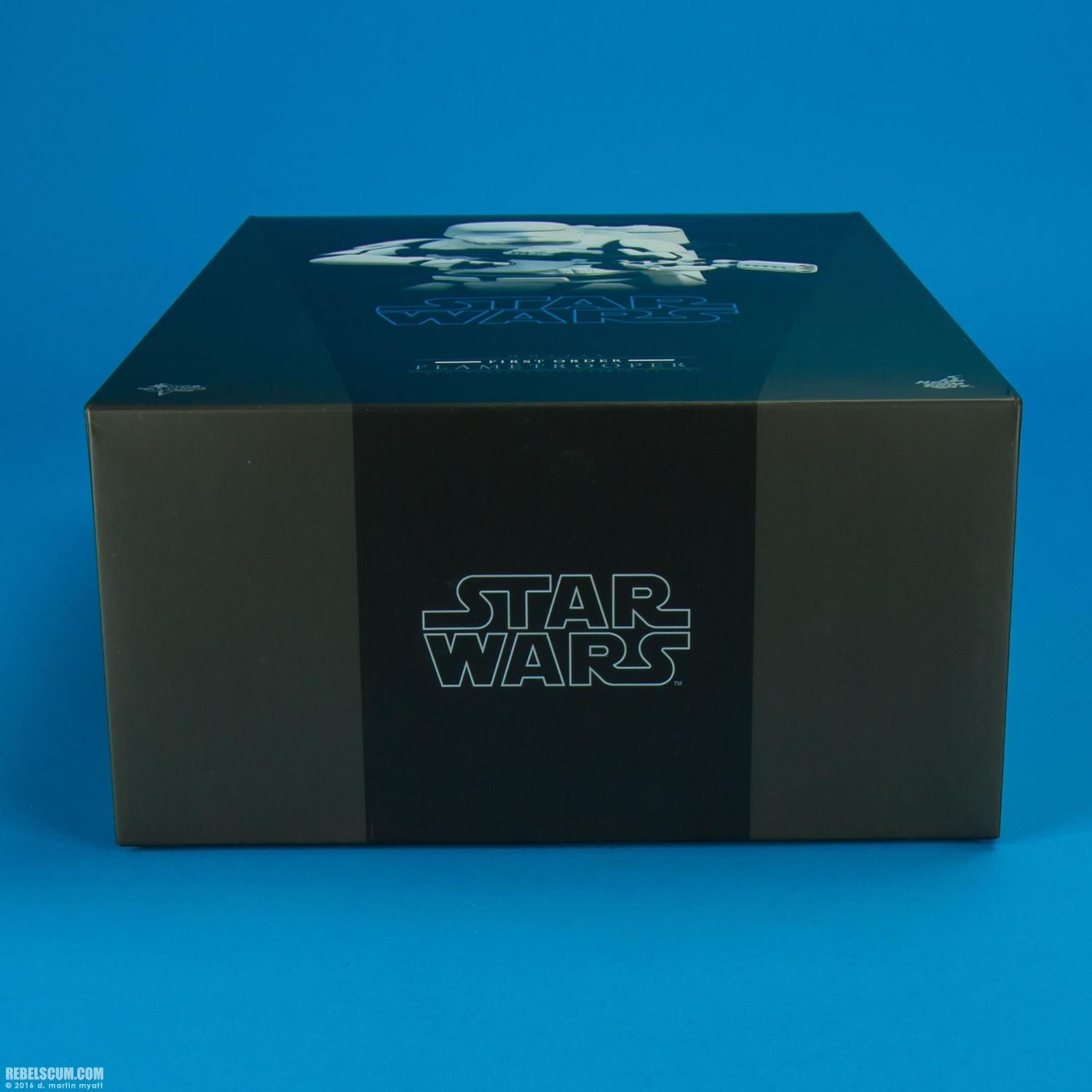 MMS326-First-Order-Flametrooper-The-Force-Awakens-Hot-Toys-020.jpg