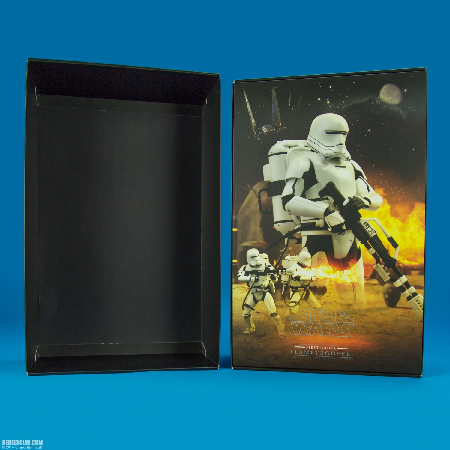 MMS326-First-Order-Flametrooper-The-Force-Awakens-Hot-Toys-021.jpg