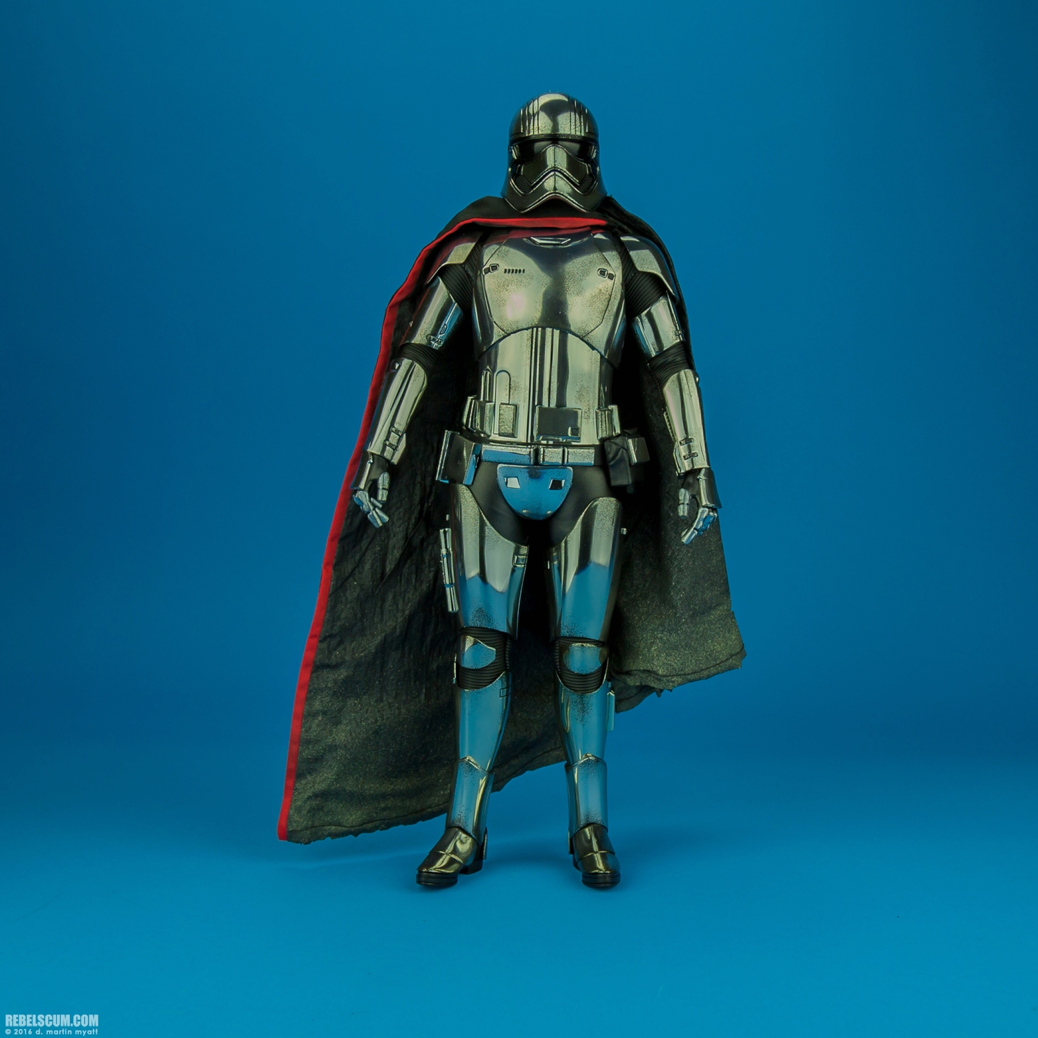 MMS328-Captain-Phasma-The-Force-Awakens-Hot-Toys-005.jpg