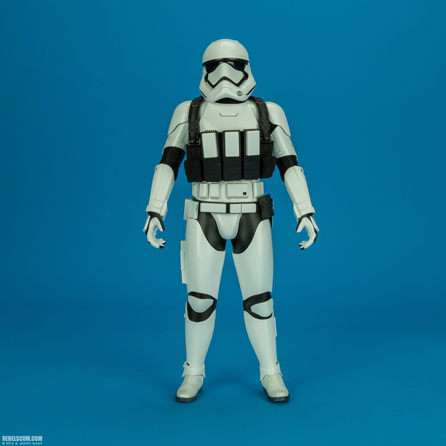 MMS333-First-Order-Stormtrooper-Jakku-Hot-Toys-001.jpg