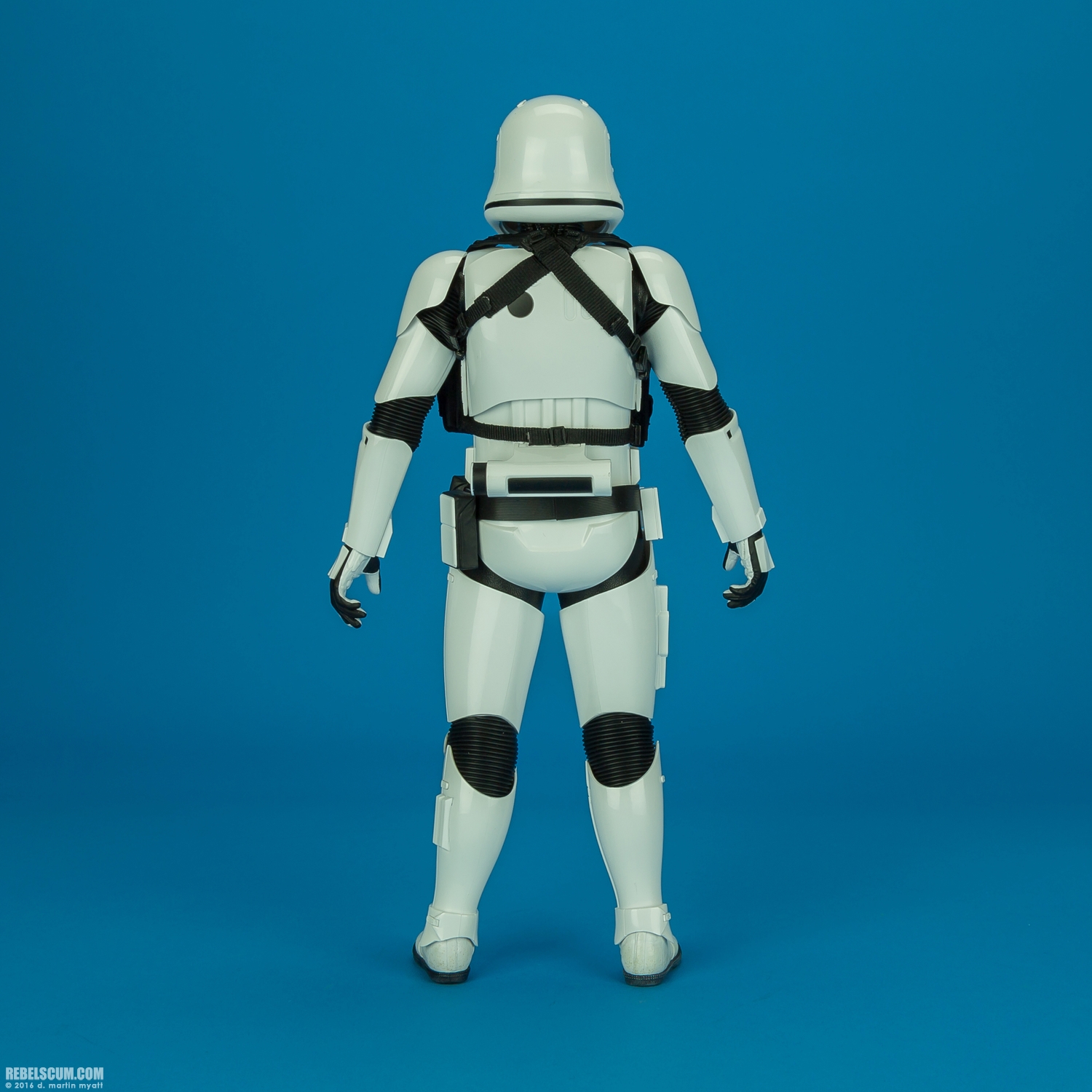 MMS333-First-Order-Stormtrooper-Jakku-Hot-Toys-004.jpg