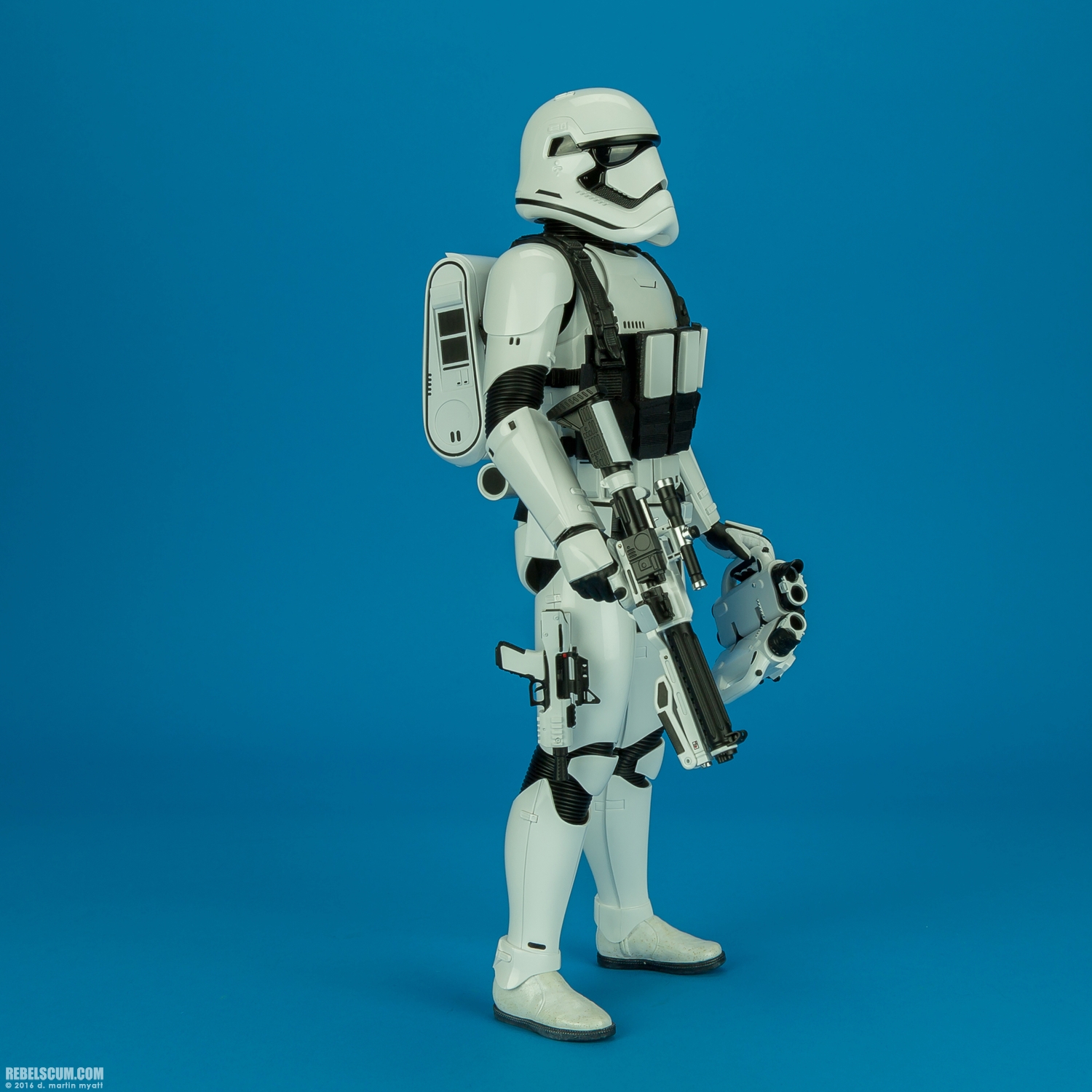 MMS333-First-Order-Stormtrooper-Jakku-Hot-Toys-006.jpg