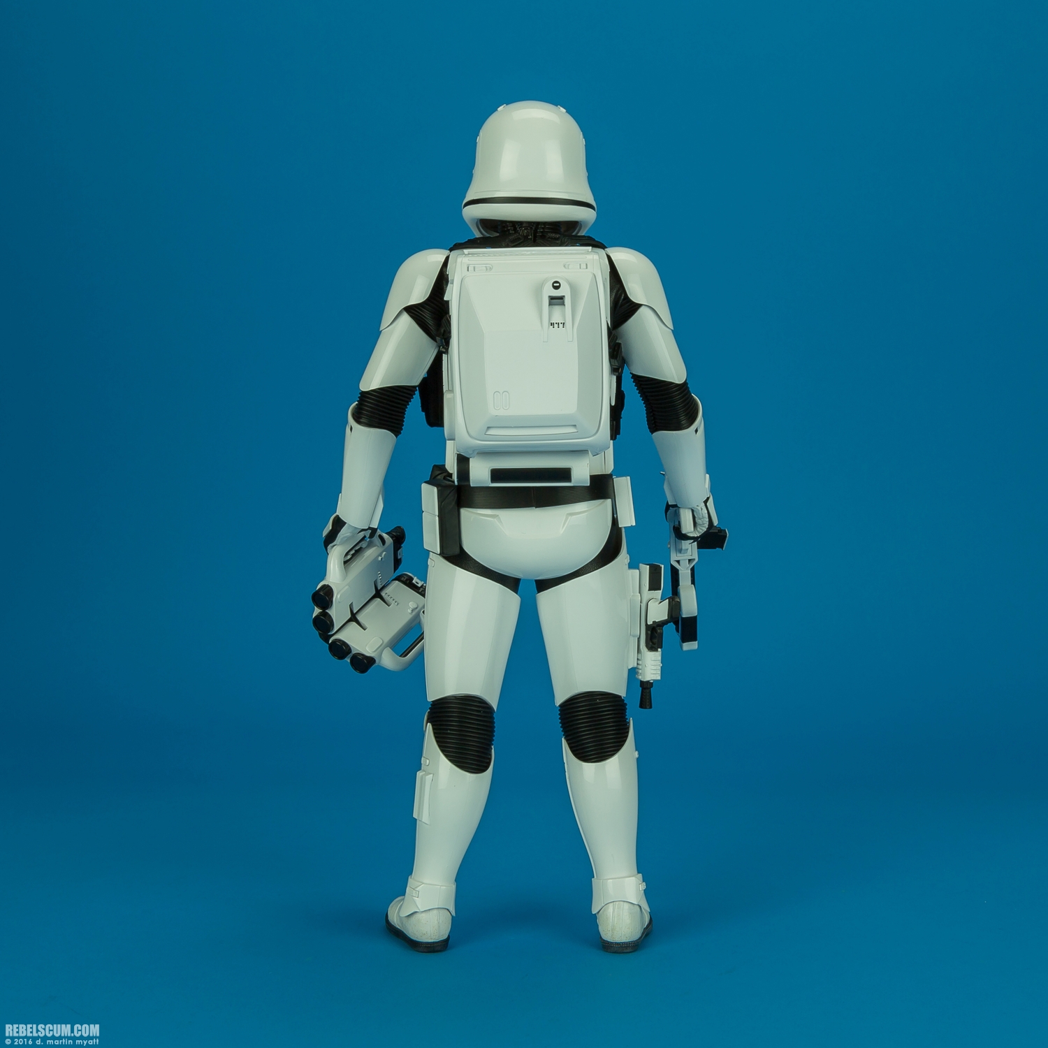 MMS333-First-Order-Stormtrooper-Jakku-Hot-Toys-008.jpg