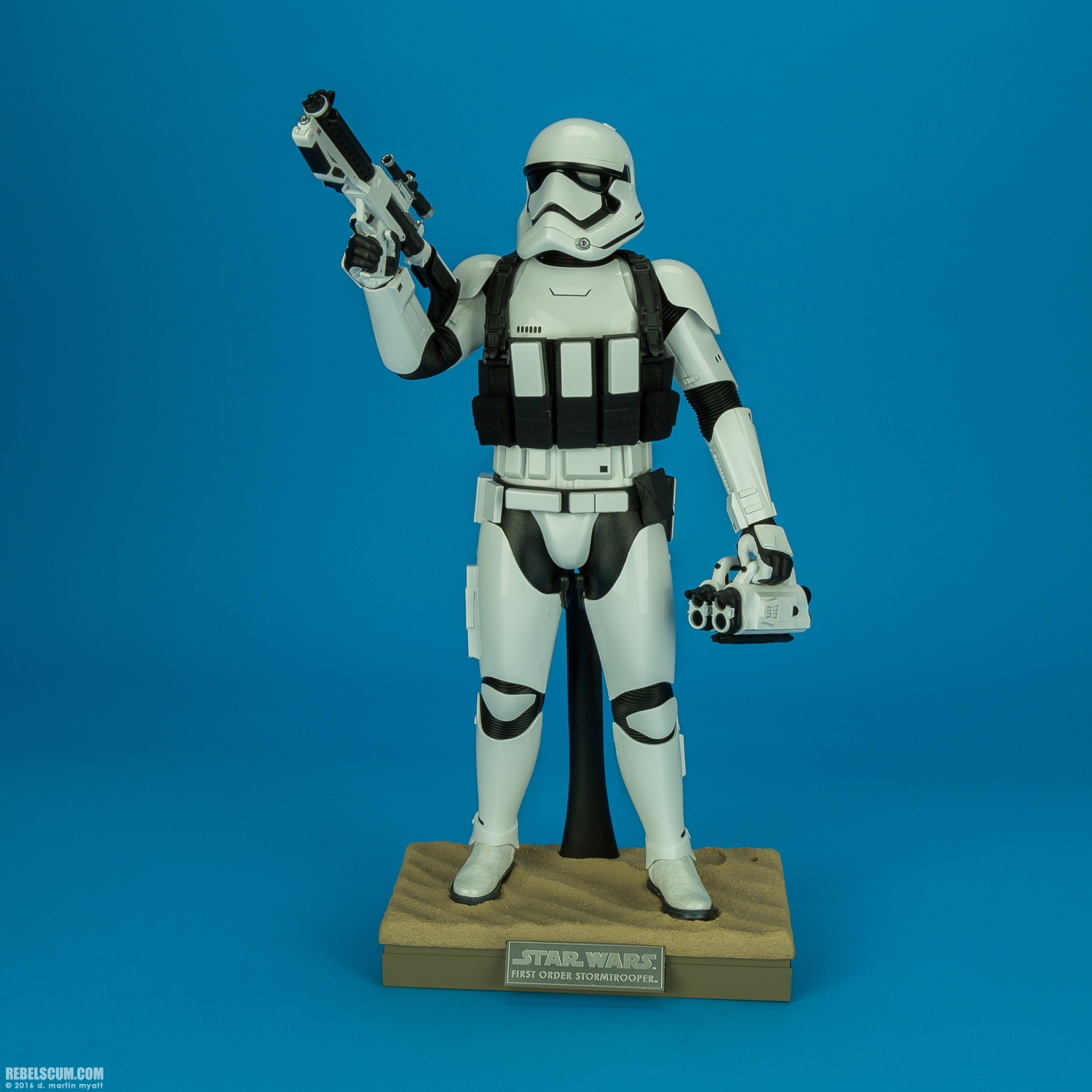 MMS333-First-Order-Stormtrooper-Jakku-Hot-Toys-016.jpg