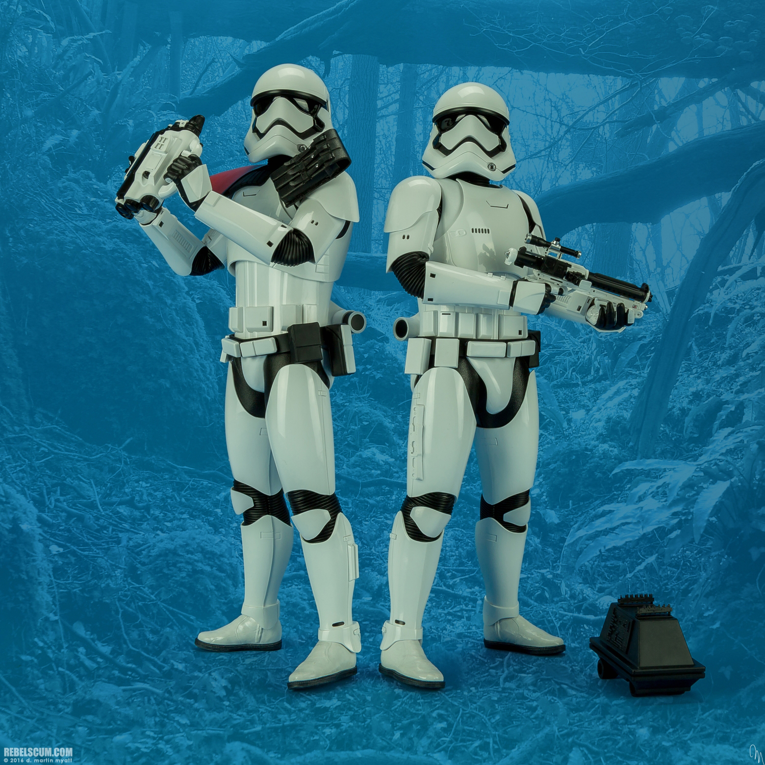 MMS335-First-Order-Stormtrooper-Officer-Set-Hot-Toys-015.jpg