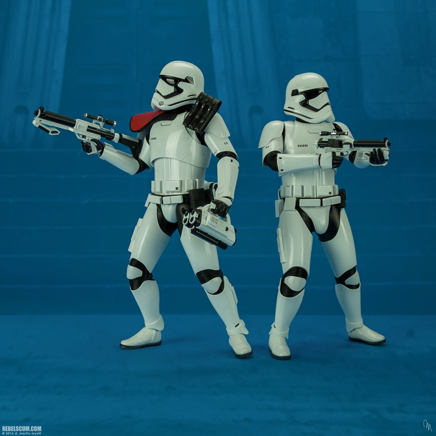 MMS335-First-Order-Stormtrooper-Officer-Set-Hot-Toys-016.jpg