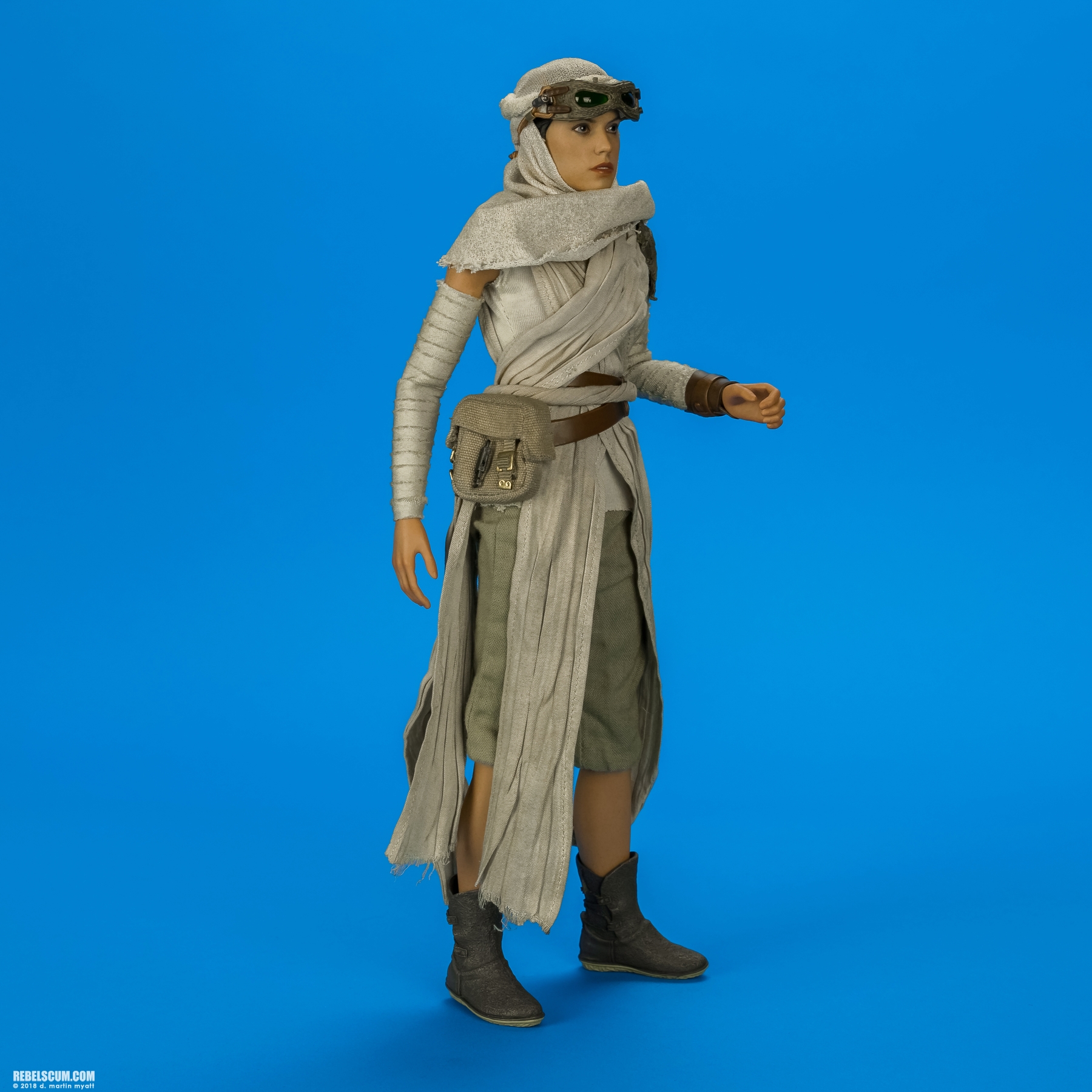 MMS337-Rey-BB-8-The-Force-Awakens-Hot-Toys-010.jpg