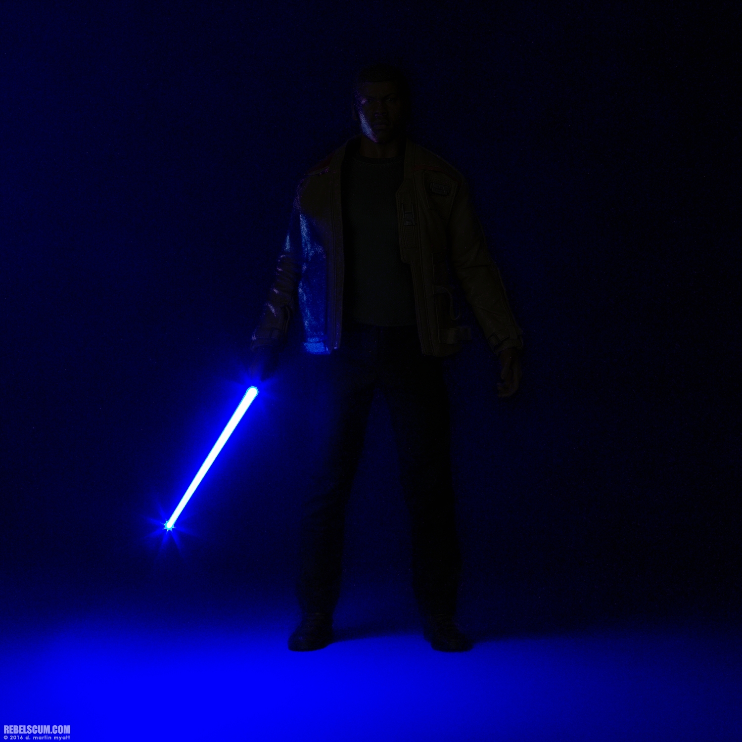 MMS346-Finn-First-Order-Riot-control-Stormtrooper-Hot-Toys-024.jpg
