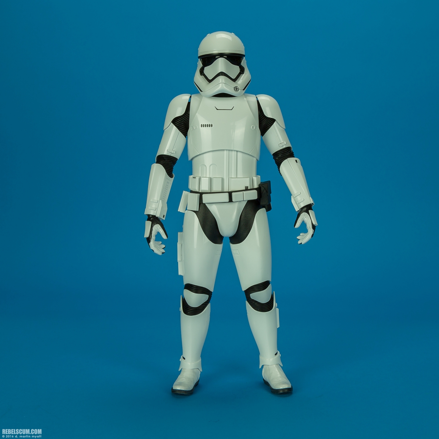 MMS346-Finn-First-Order-Riot-control-Stormtrooper-Hot-Toys-027.jpg