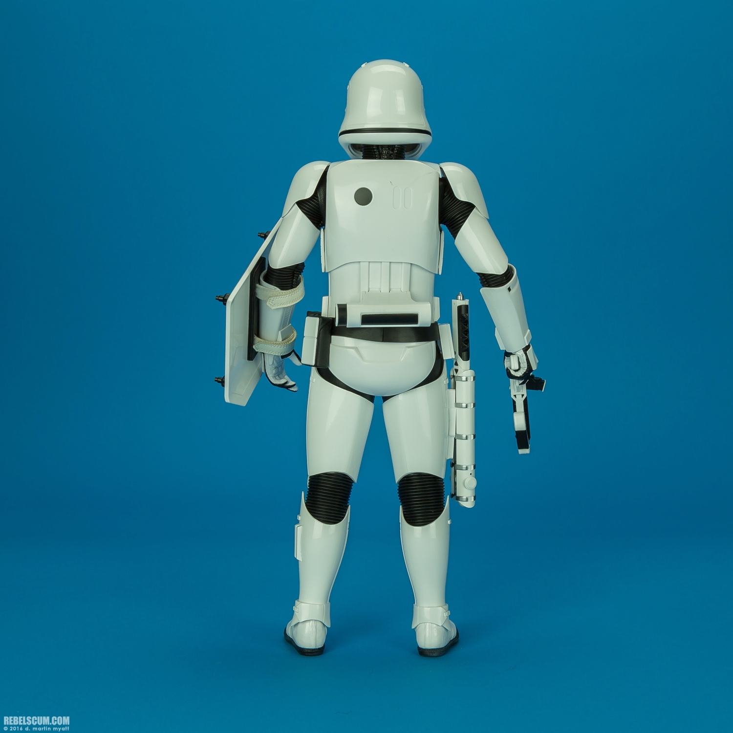 MMS346-Finn-First-Order-Riot-control-Stormtrooper-Hot-Toys-034.jpg