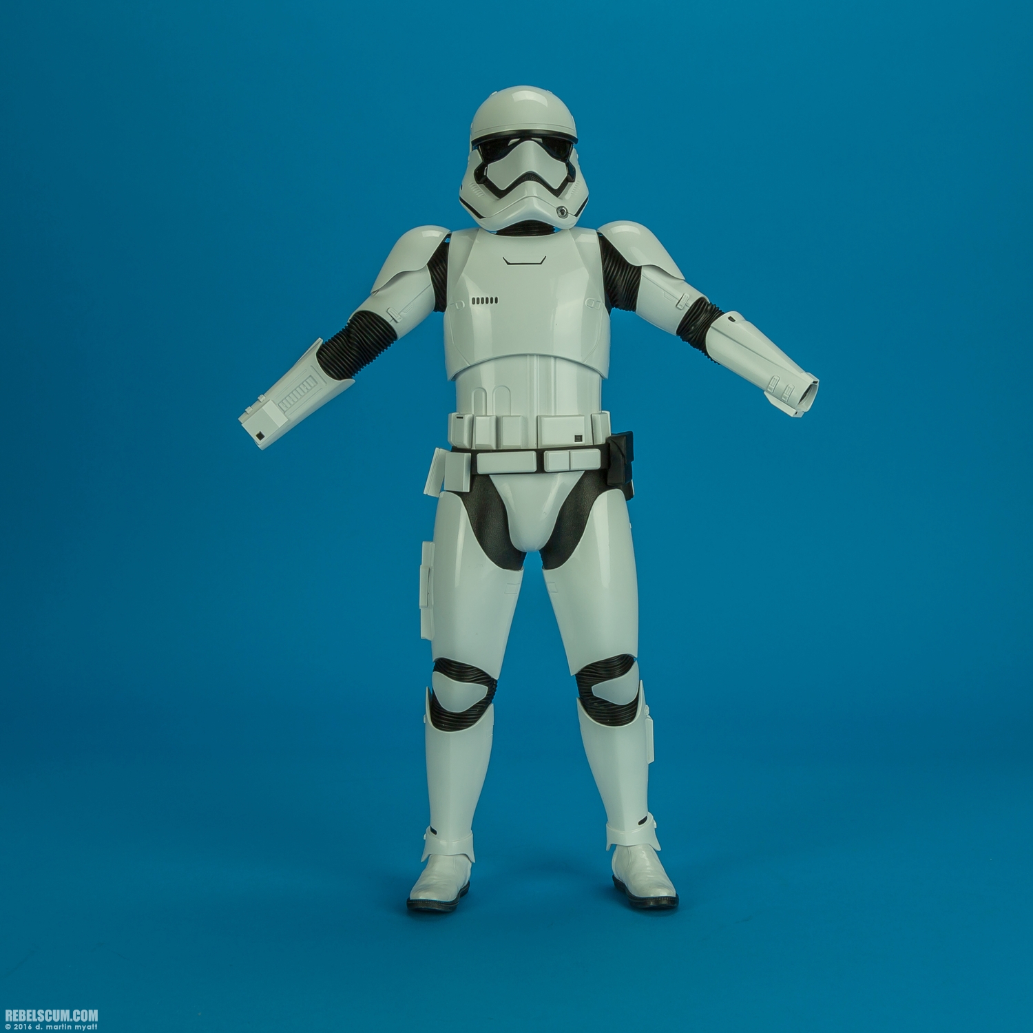 MMS346-Finn-First-Order-Riot-control-Stormtrooper-Hot-Toys-035.jpg