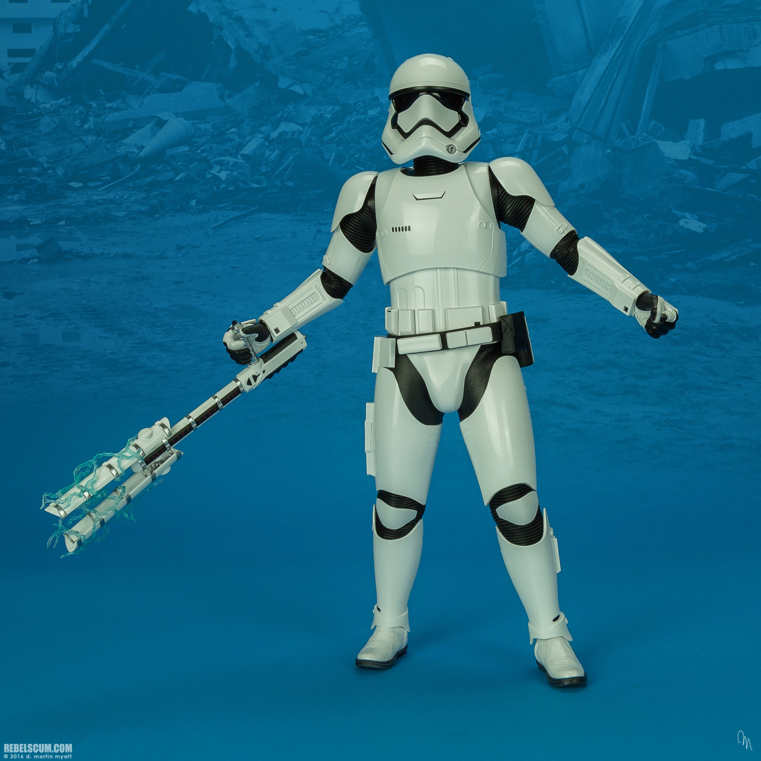 MMS346-Finn-First-Order-Riot-control-Stormtrooper-Hot-Toys-040.jpg