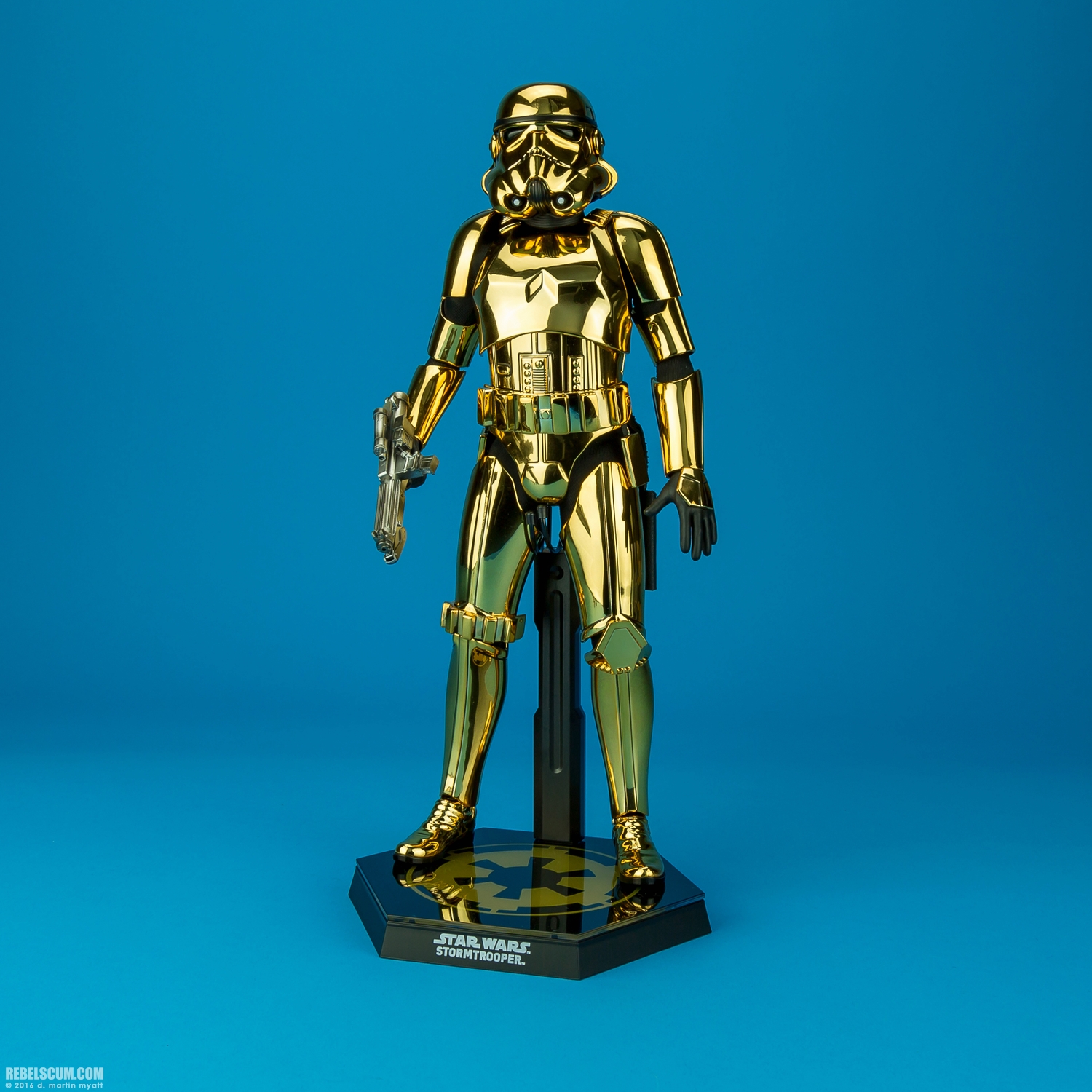 MMS364-Stormtrooper-Gold-Chrome-Version-Hot-Toys-010.jpg