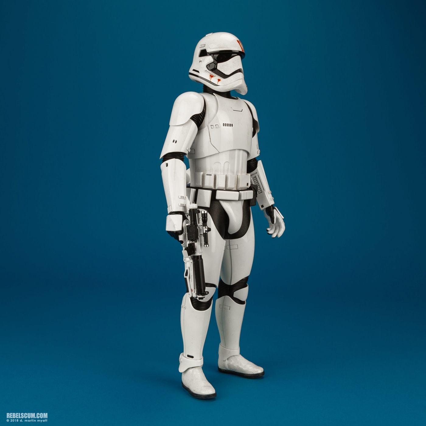 MMS367-Finn-First-Order-Stormtrooper-Version-Hot-Toys-002.jpg