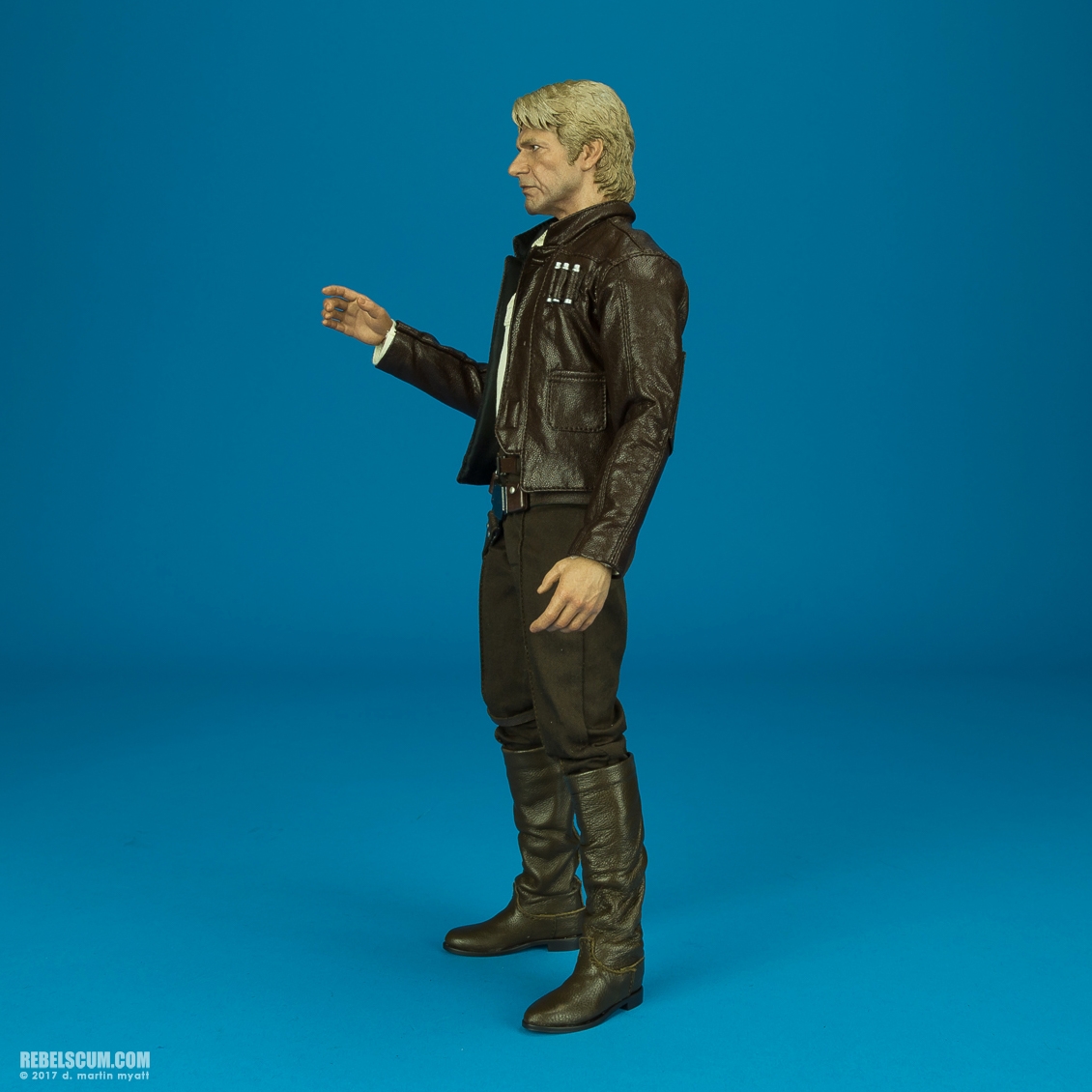 MMS376-Han-Solo-Chewbacca-The-Force-Awakens-Hot-Toys-003.jpg