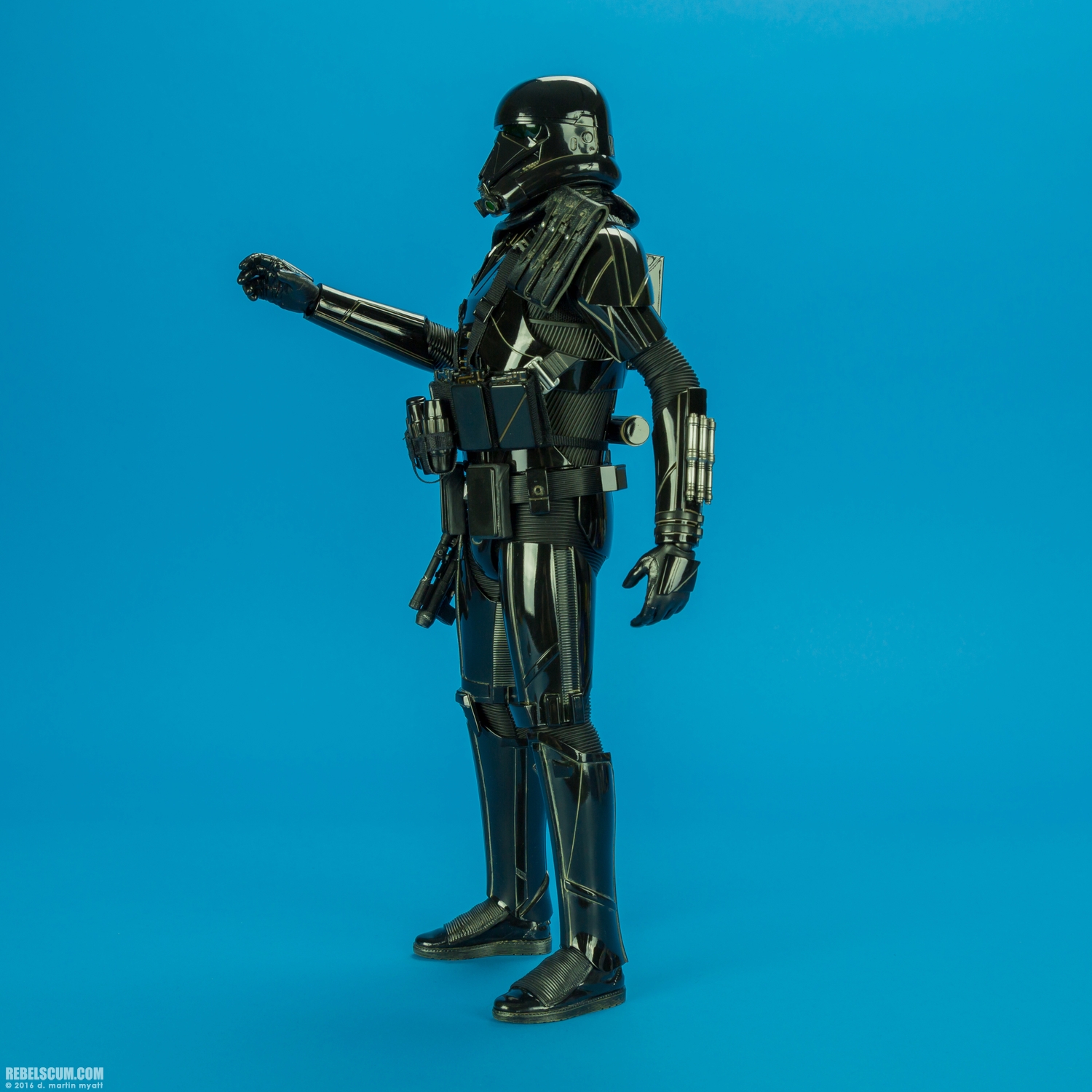 MMS385-Death-Trooper-Specialist-Rogue-One-Hot-Toys-003.jpg
