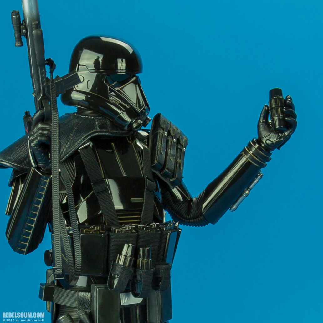 MMS385-Death-Trooper-Specialist-Rogue-One-Hot-Toys-018.jpg