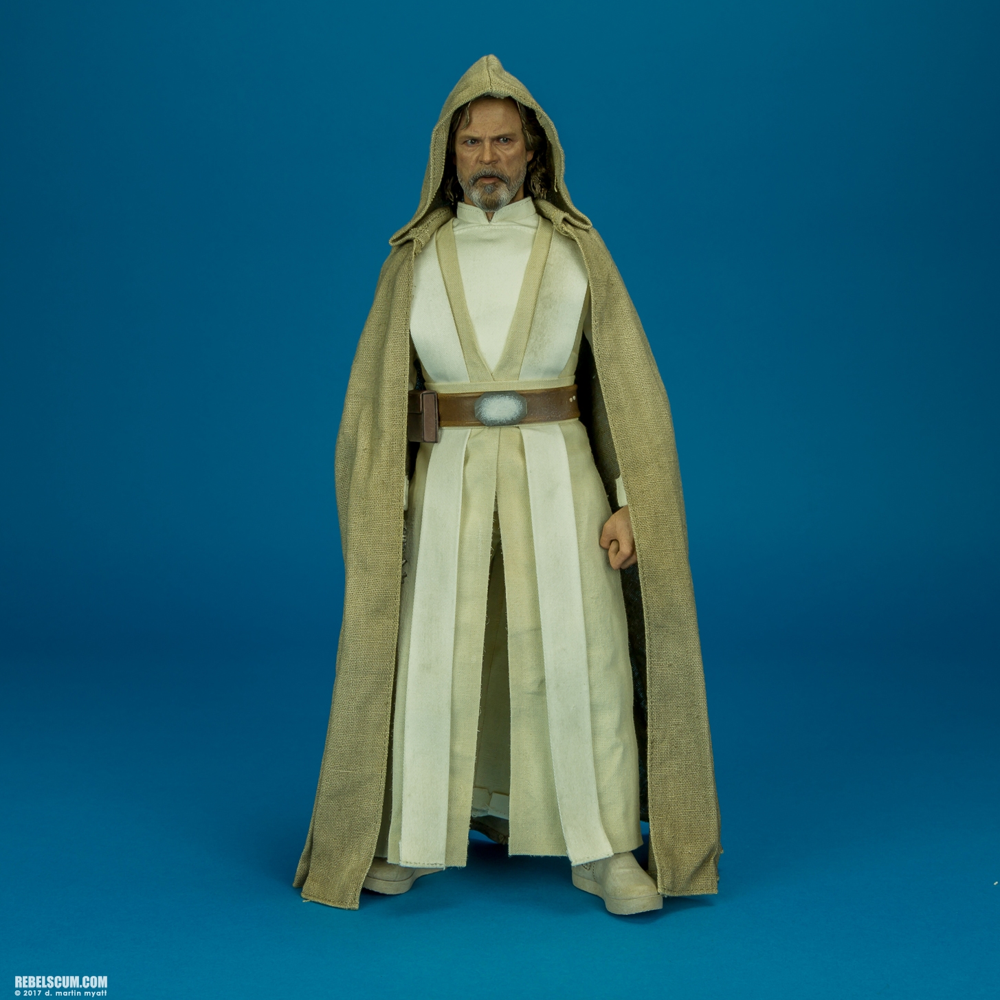 MMS390-Luke-Skywalker-The-Force-Awakens-Hot-Toys-001.jpg