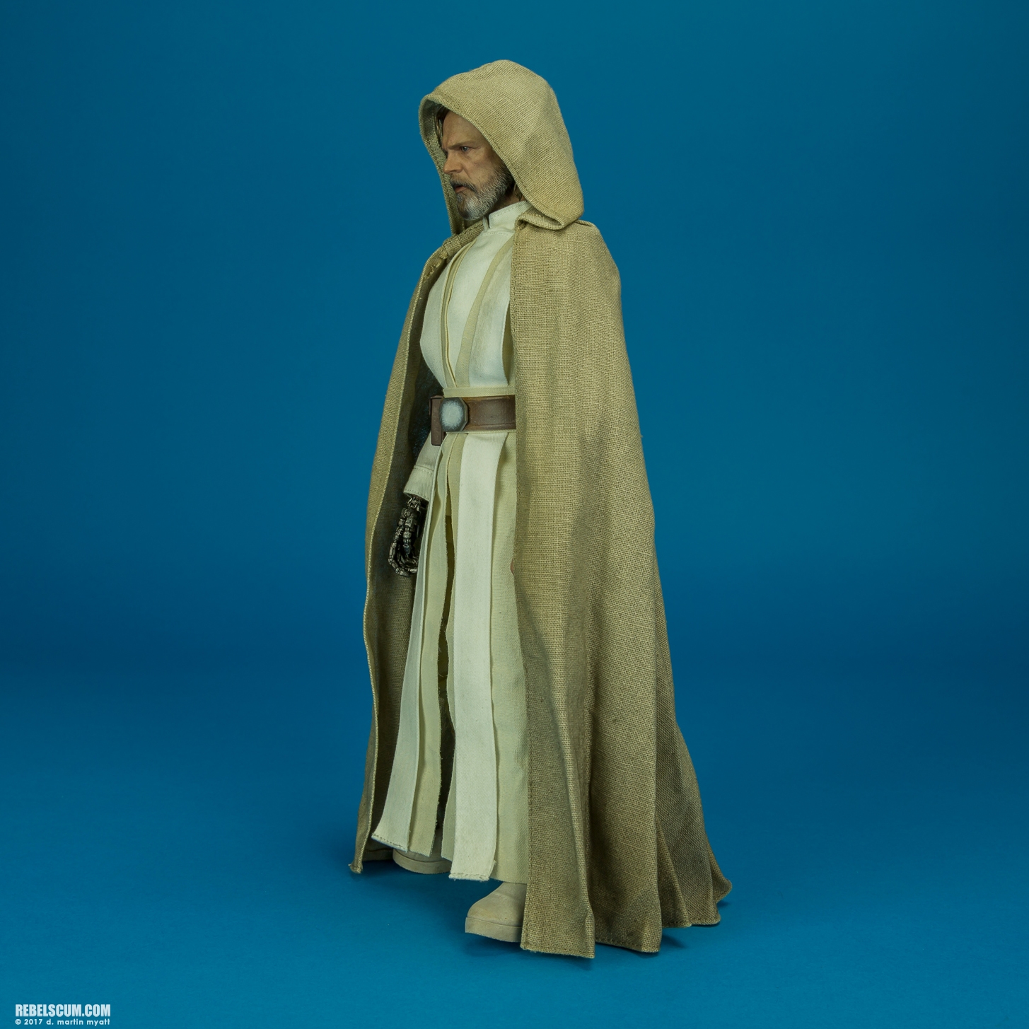 MMS390-Luke-Skywalker-The-Force-Awakens-Hot-Toys-003.jpg