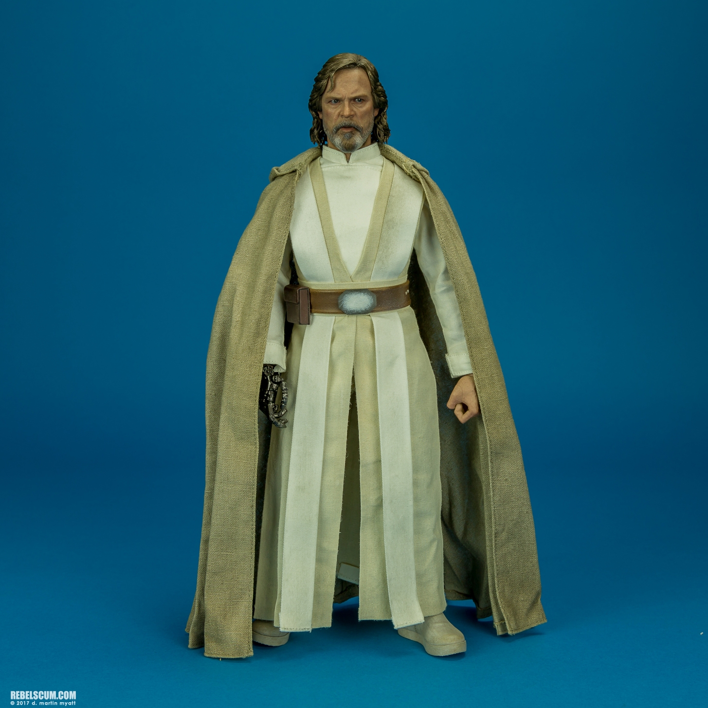 MMS390-Luke-Skywalker-The-Force-Awakens-Hot-Toys-005.jpg