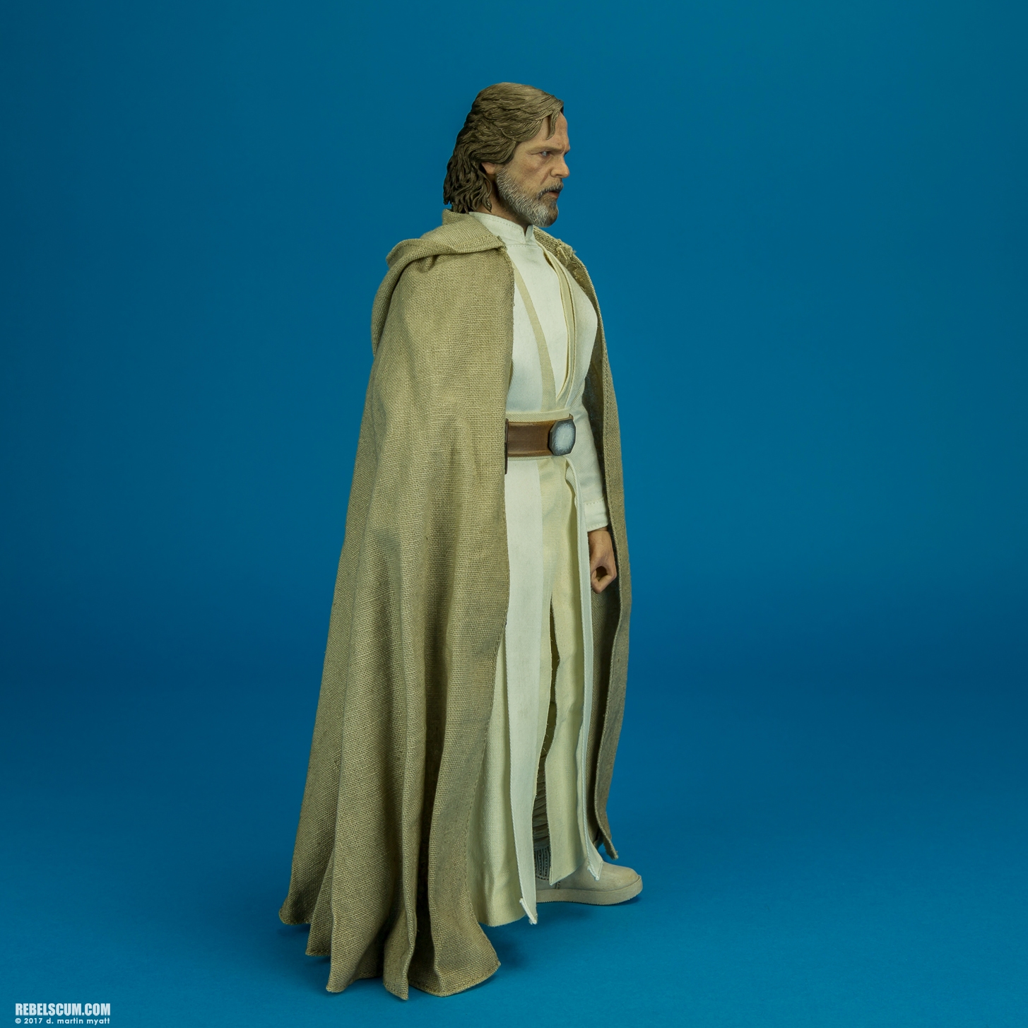 MMS390-Luke-Skywalker-The-Force-Awakens-Hot-Toys-006.jpg