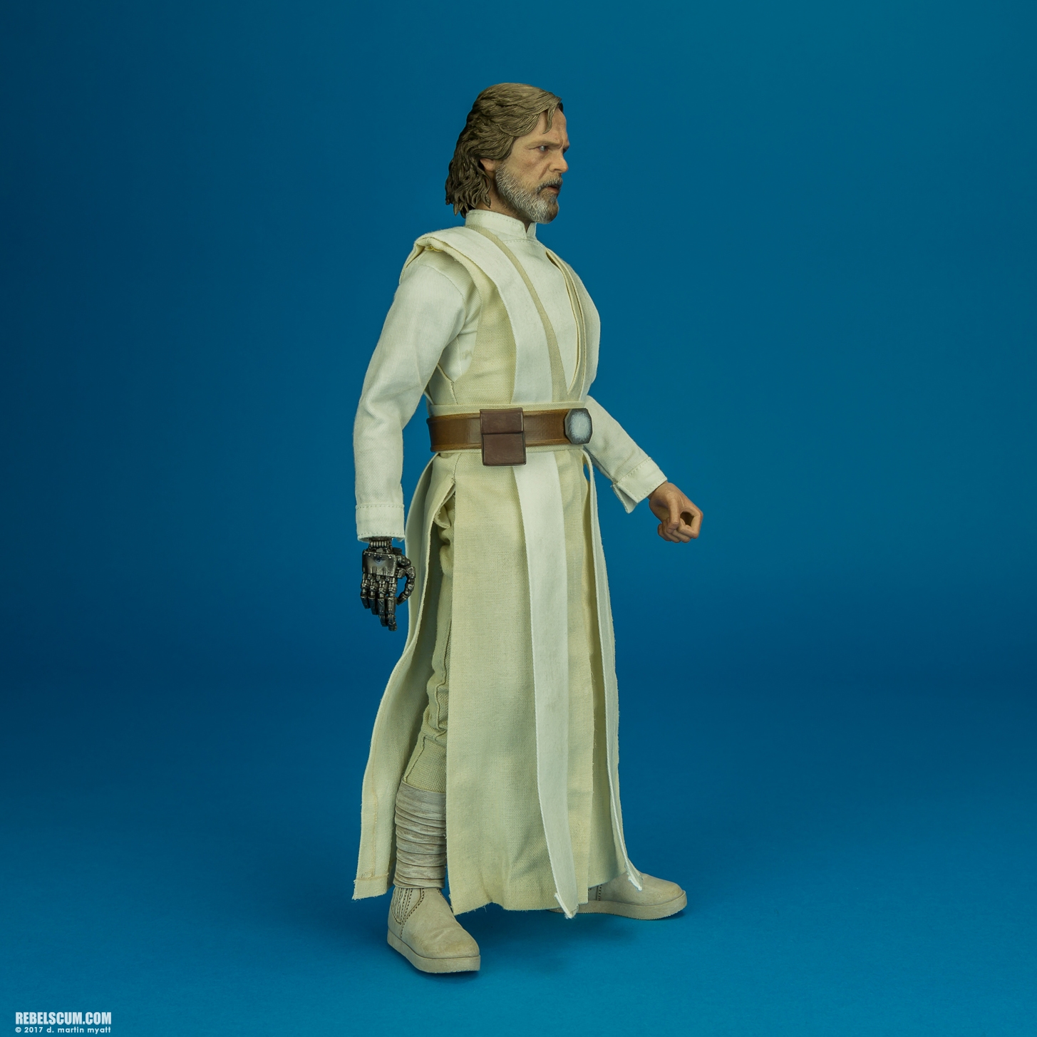 MMS390-Luke-Skywalker-The-Force-Awakens-Hot-Toys-010.jpg