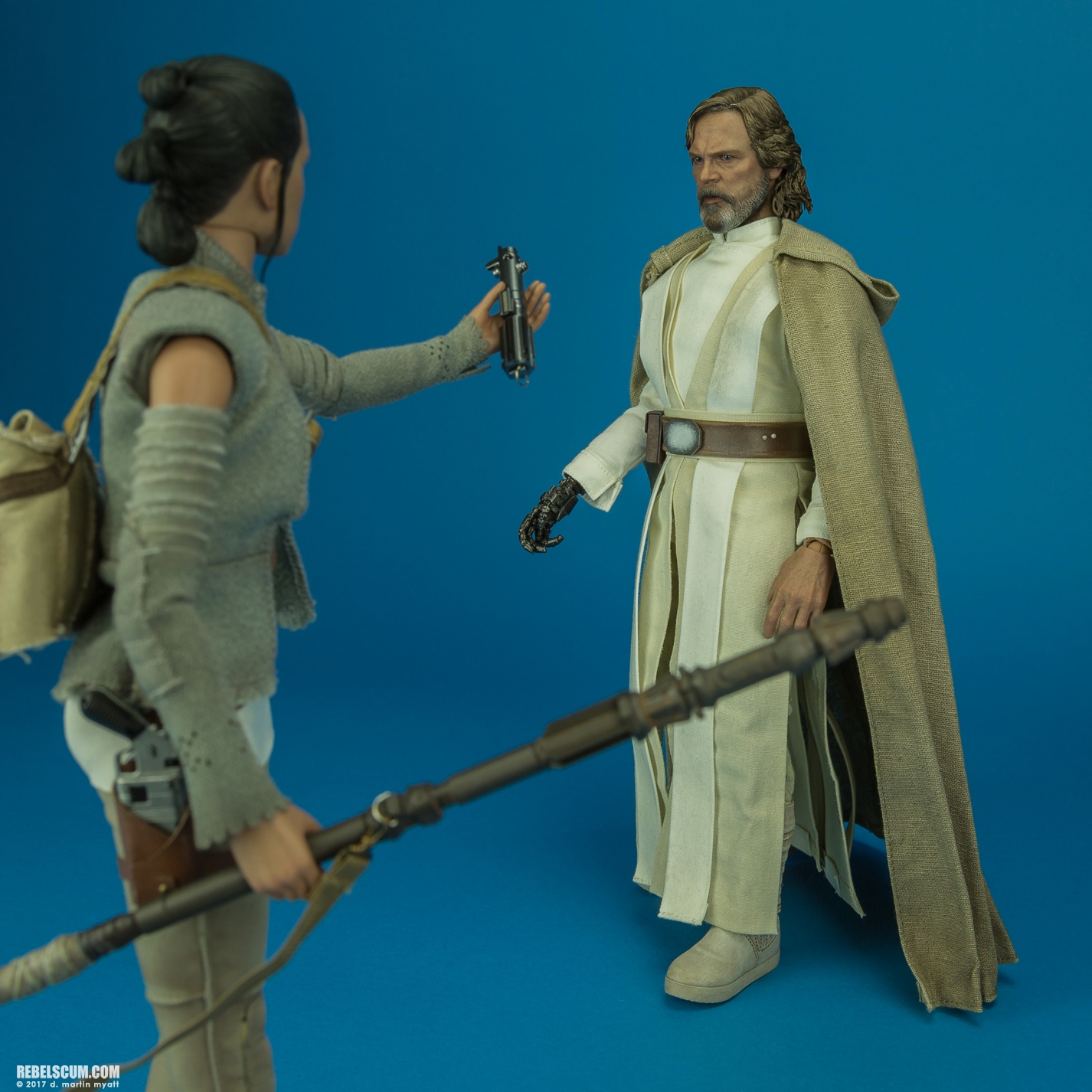 MMS390-Luke-Skywalker-The-Force-Awakens-Hot-Toys-022.jpg