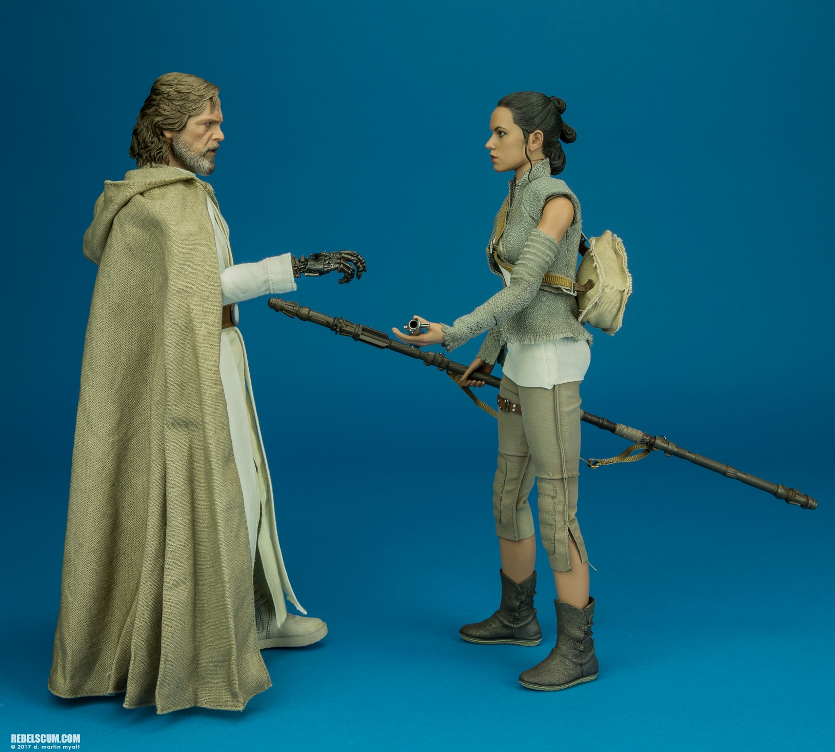 MMS390-Luke-Skywalker-The-Force-Awakens-Hot-Toys-023.jpg