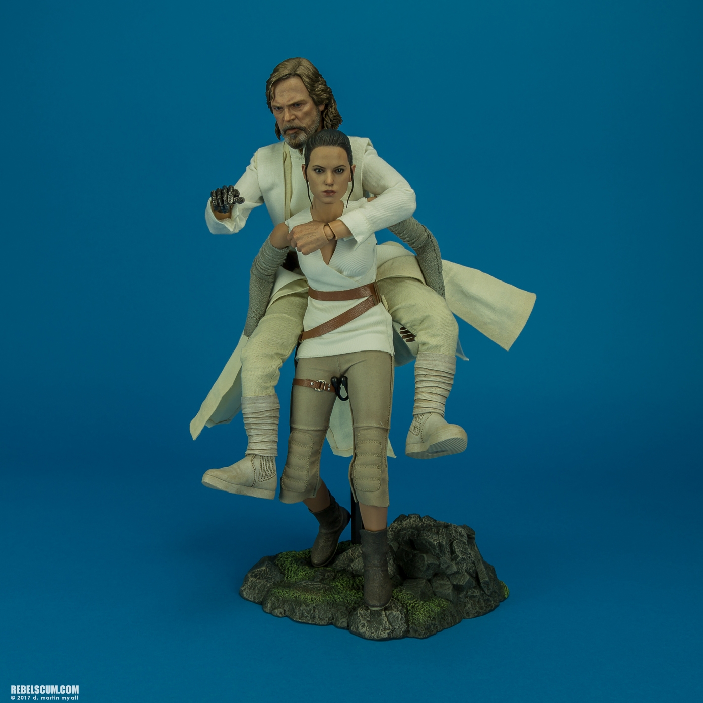 MMS390-Luke-Skywalker-The-Force-Awakens-Hot-Toys-030.jpg