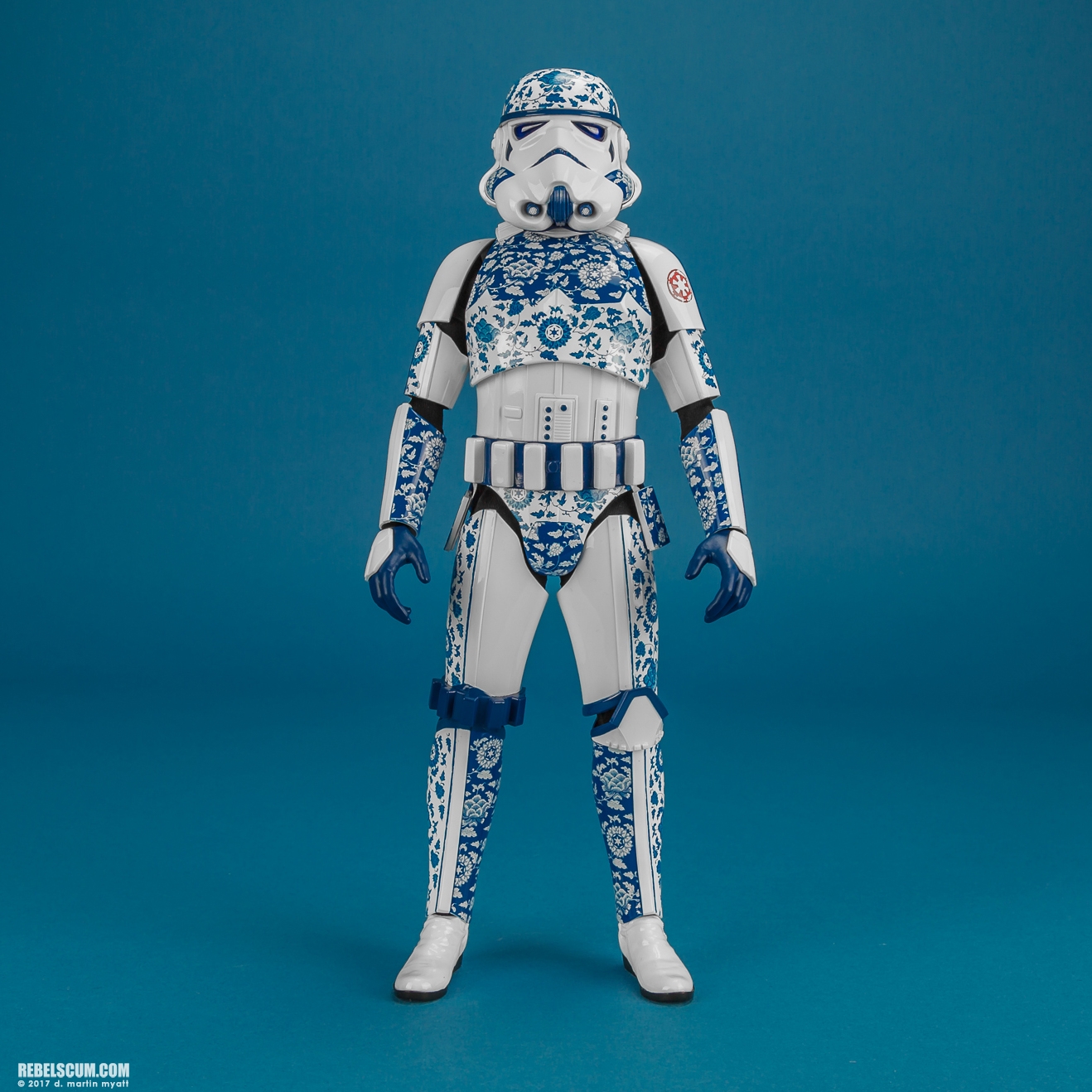 MMS401-Stormtrooper-Porcelain-Pattern-Version-Hot-Toys-001.jpg