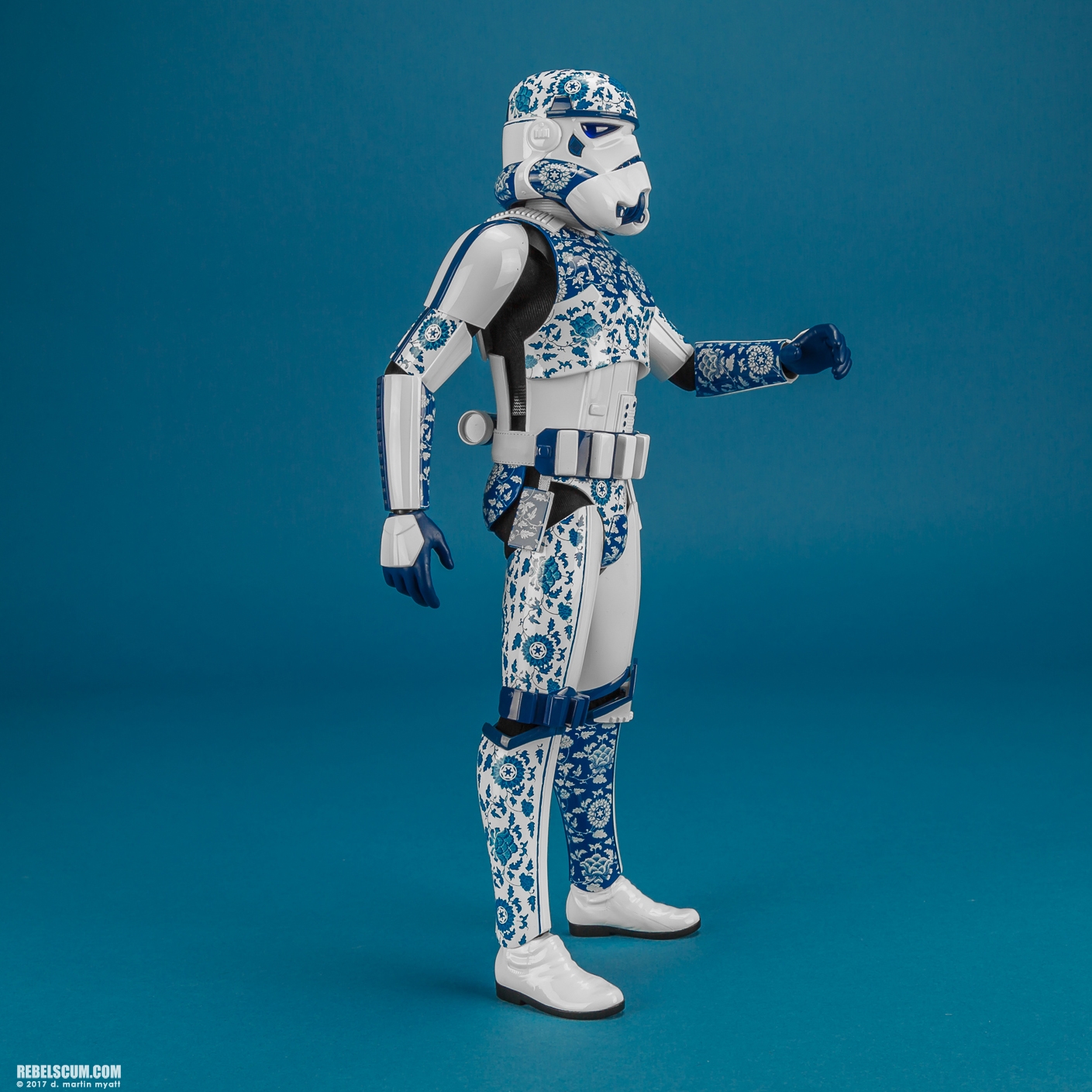 MMS401-Stormtrooper-Porcelain-Pattern-Version-Hot-Toys-002.jpg