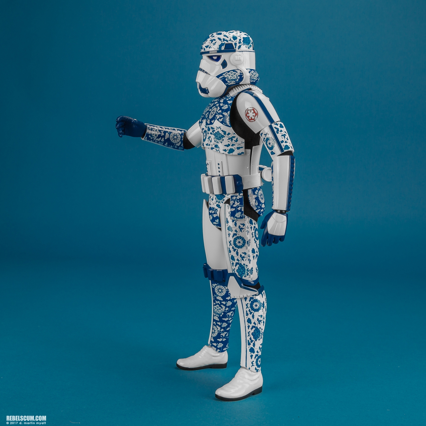 MMS401-Stormtrooper-Porcelain-Pattern-Version-Hot-Toys-003.jpg