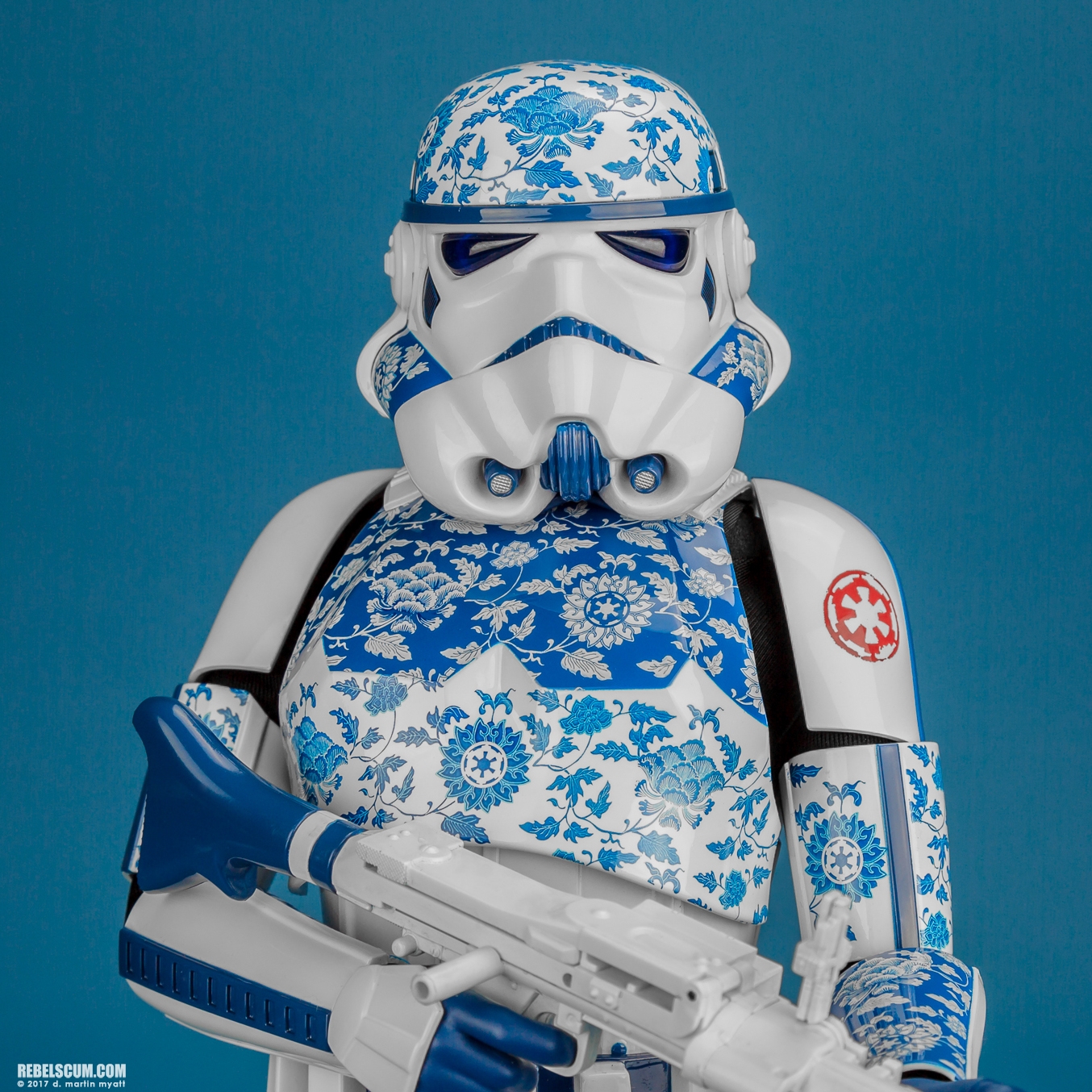 MMS401-Stormtrooper-Porcelain-Pattern-Version-Hot-Toys-005.jpg